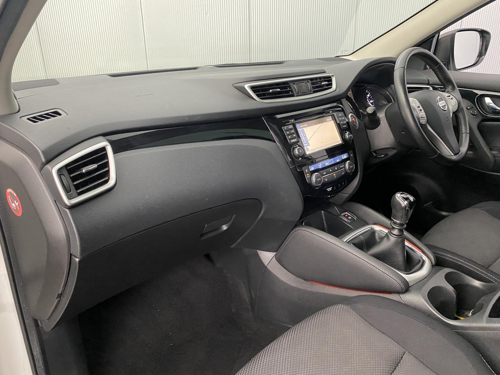 Nissan Qashqai 1.5 dCi N-Connecta SUV 5dr Diesel Manual 2WD Euro 6 (s/s) (110 ps)