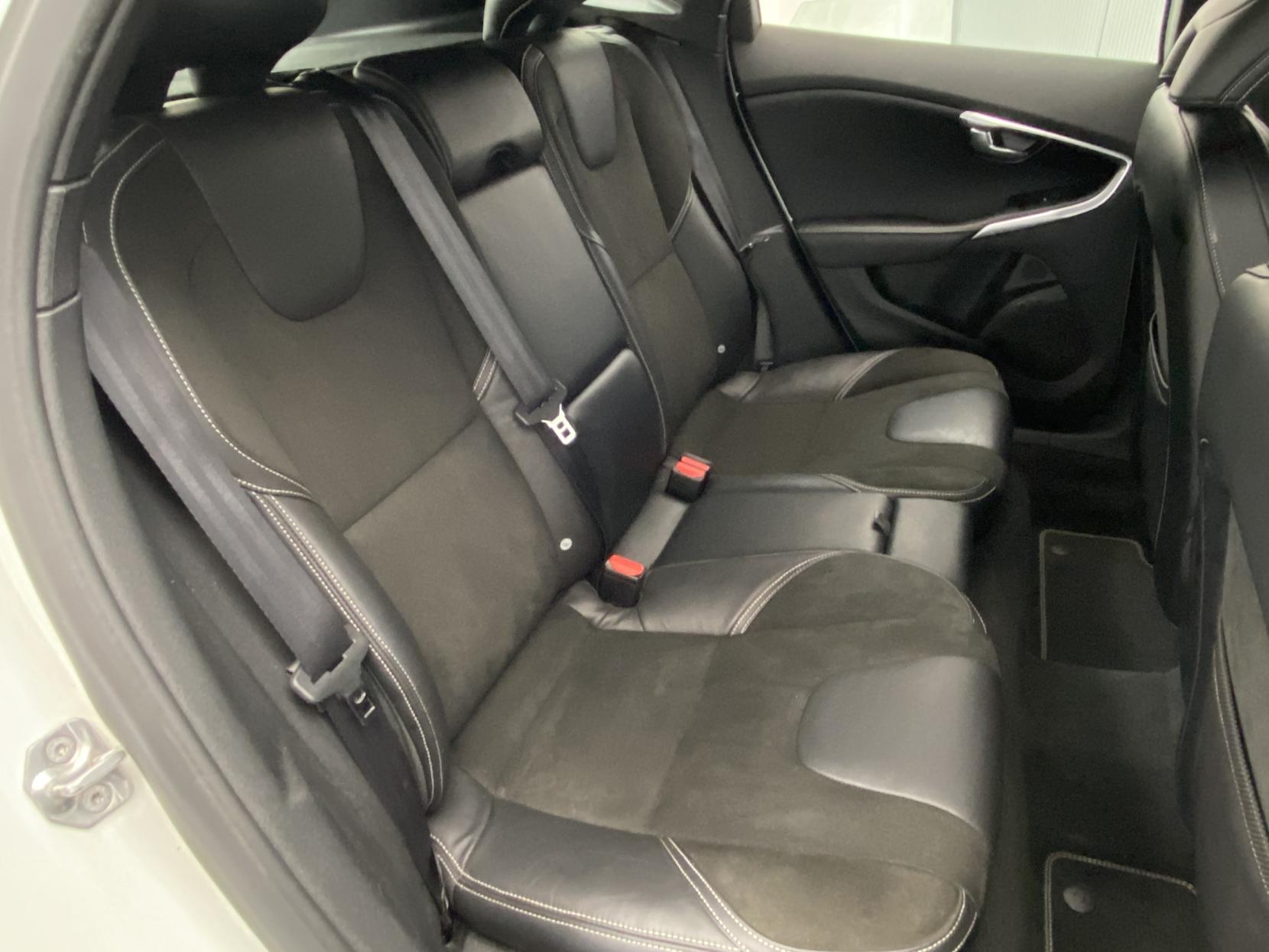 Volvo V40 1.6 D2 R-Design Hatchback 5dr Diesel Manual Euro 5 (s/s) (115 ps)