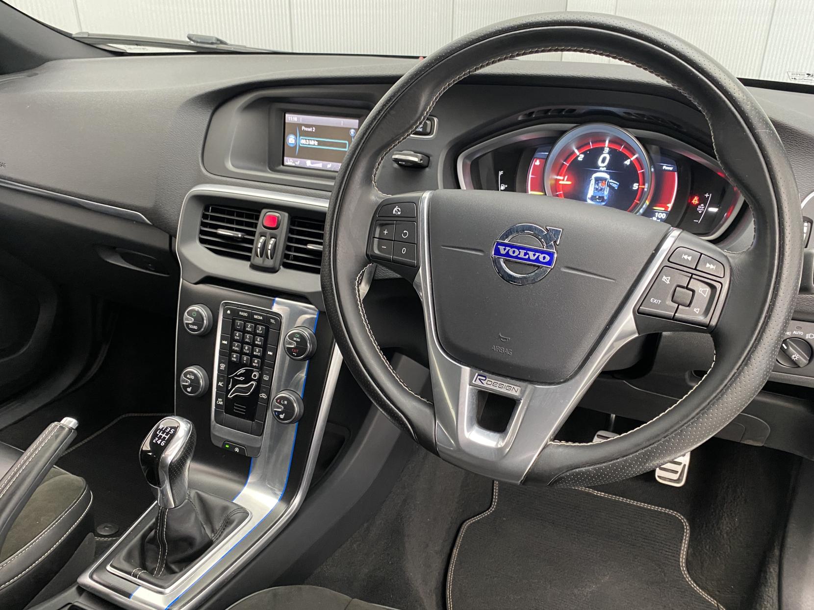 Volvo V40 1.6 D2 R-Design Hatchback 5dr Diesel Manual Euro 5 (s/s) (115 ps)