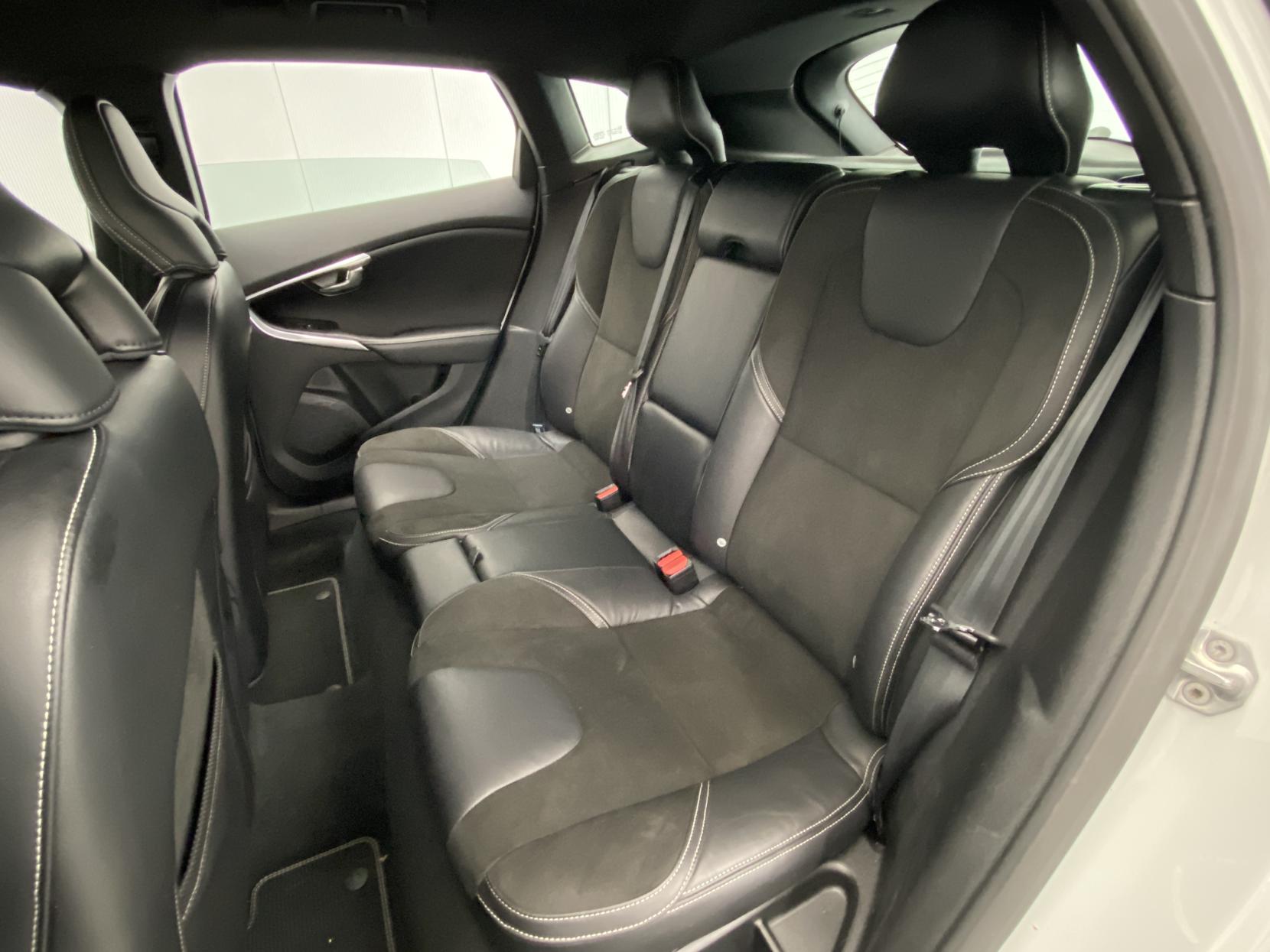 Volvo V40 1.6 D2 R-Design Hatchback 5dr Diesel Manual Euro 5 (s/s) (115 ps)