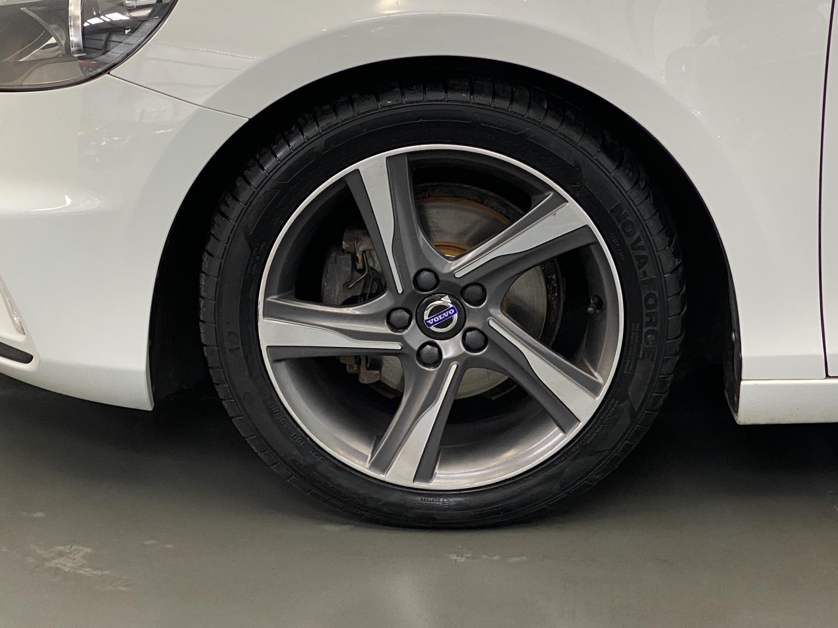 Volvo V40 1.6 D2 R-Design Hatchback 5dr Diesel Manual Euro 5 (s/s) (115 ps)