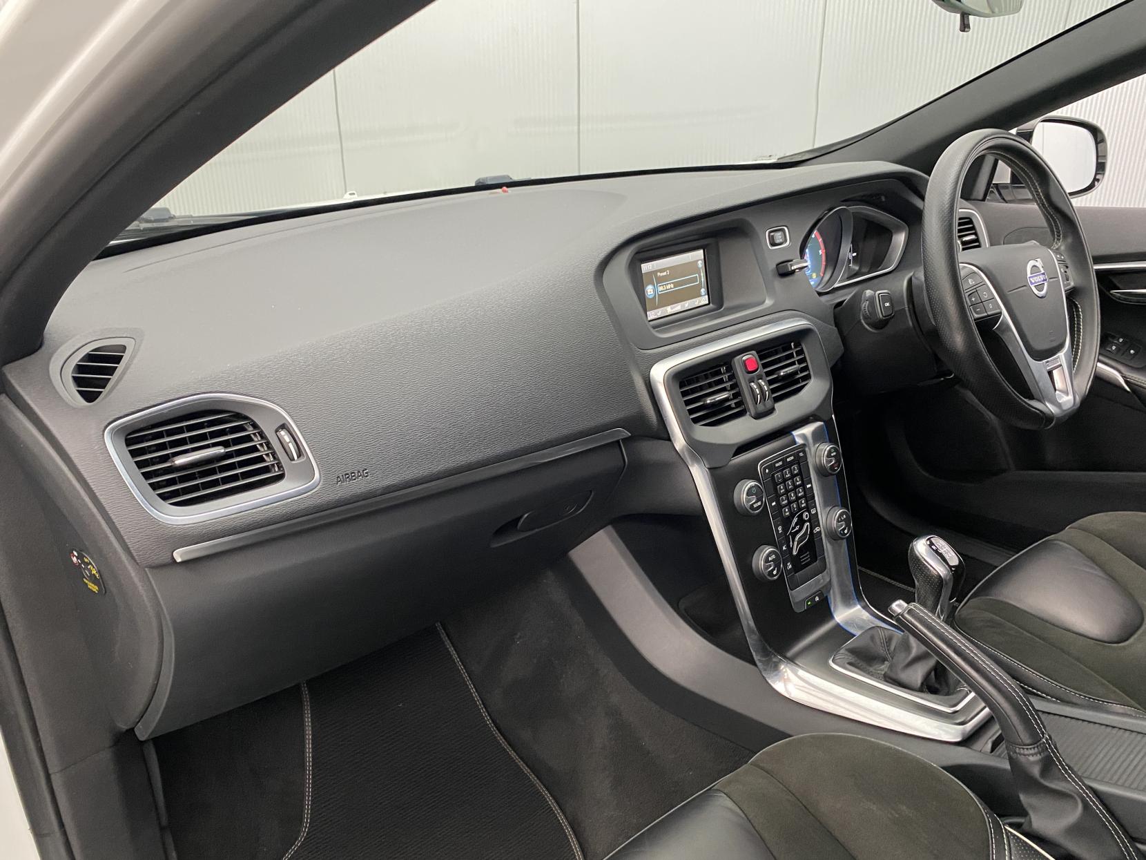 Volvo V40 1.6 D2 R-Design Hatchback 5dr Diesel Manual Euro 5 (s/s) (115 ps)
