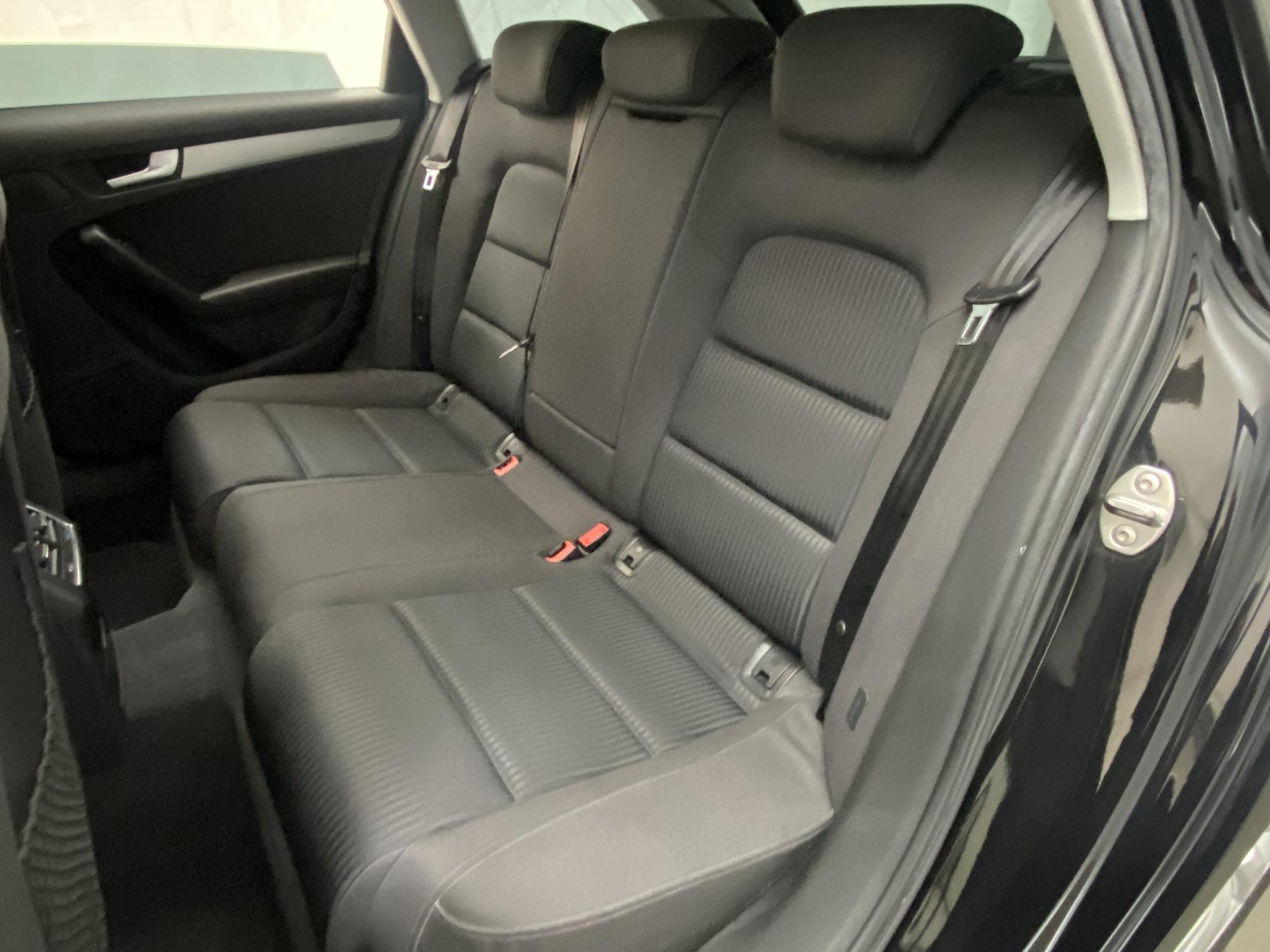 Audi A4 Avant 2.0 TFSI SE Estate 5dr Petrol S Tronic quattro Euro 5 (211 ps)