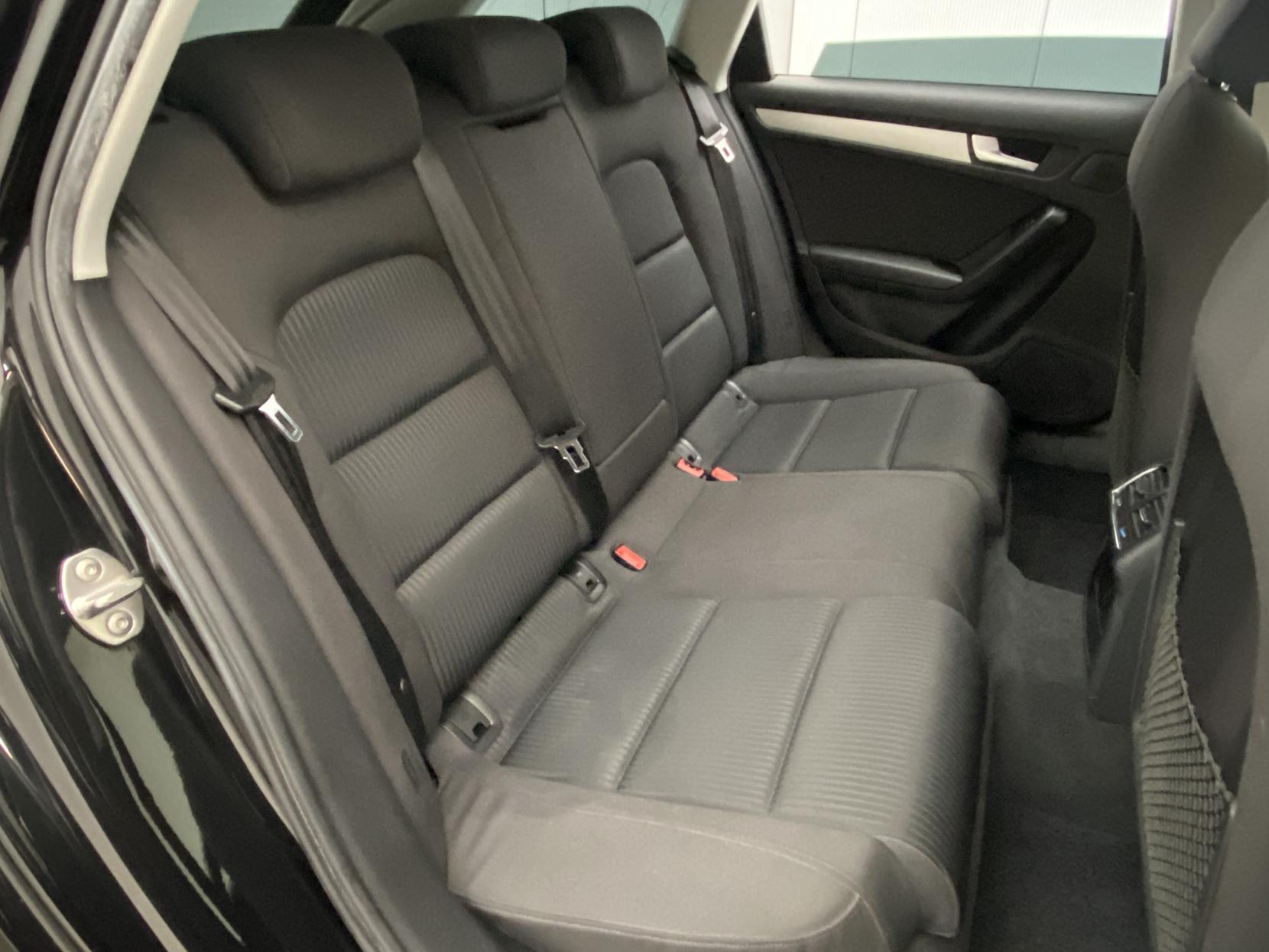 Audi A4 Avant 2.0 TFSI SE Estate 5dr Petrol S Tronic quattro Euro 5 (211 ps)