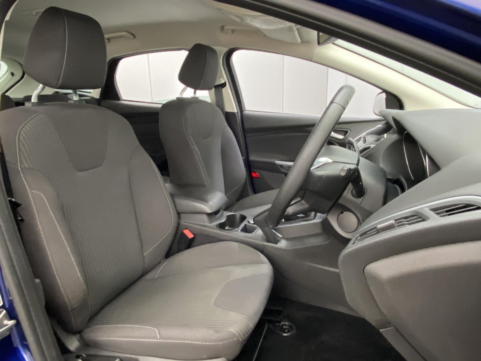 Ford Focus 1.6 TDCi Titanium Navigator Hatchback 5dr Diesel Manual Euro 5 (s/s) (115 ps)