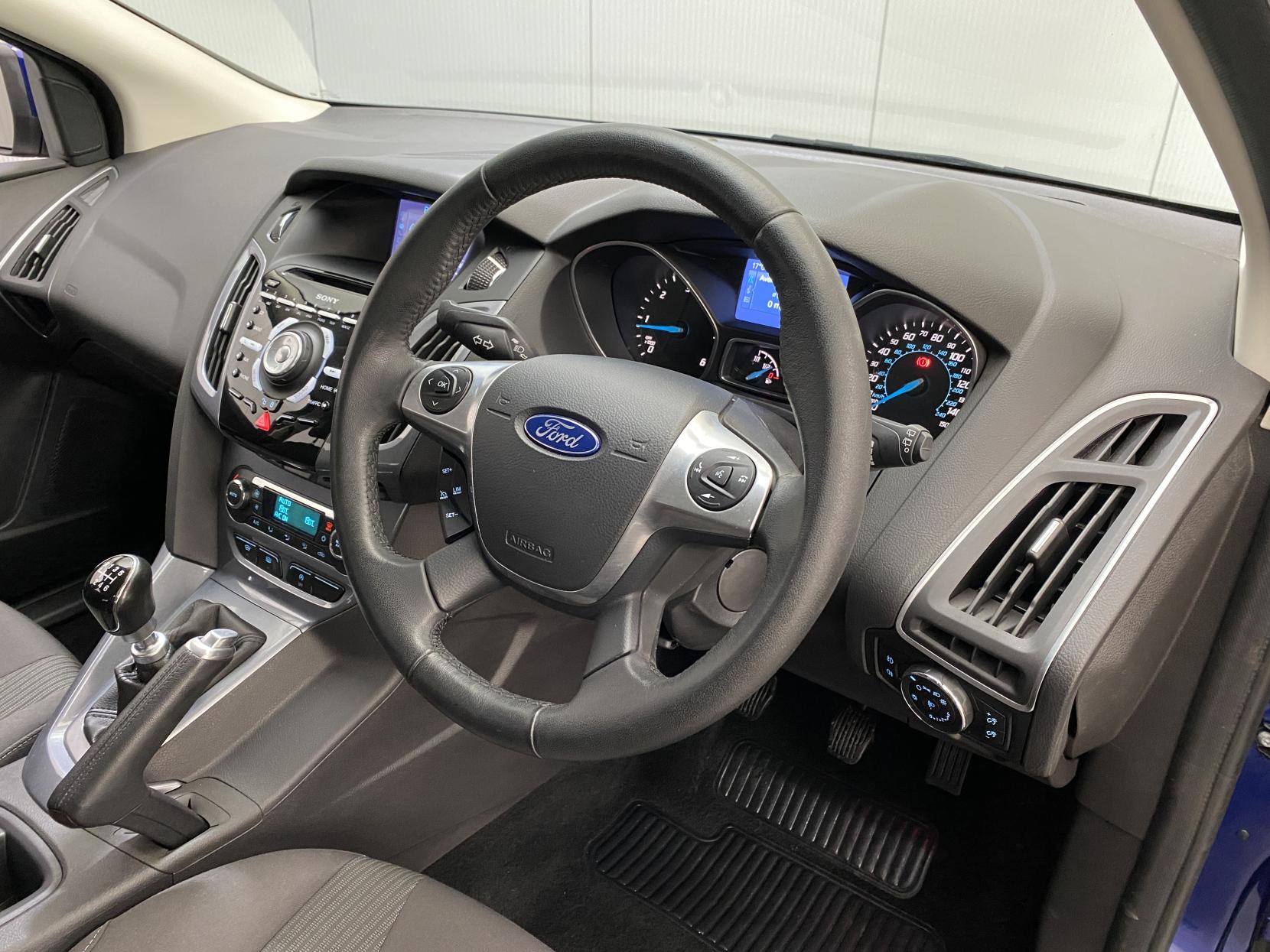 Ford Focus 1.6 TDCi Titanium Navigator Hatchback 5dr Diesel Manual Euro 5 (s/s) (115 ps)