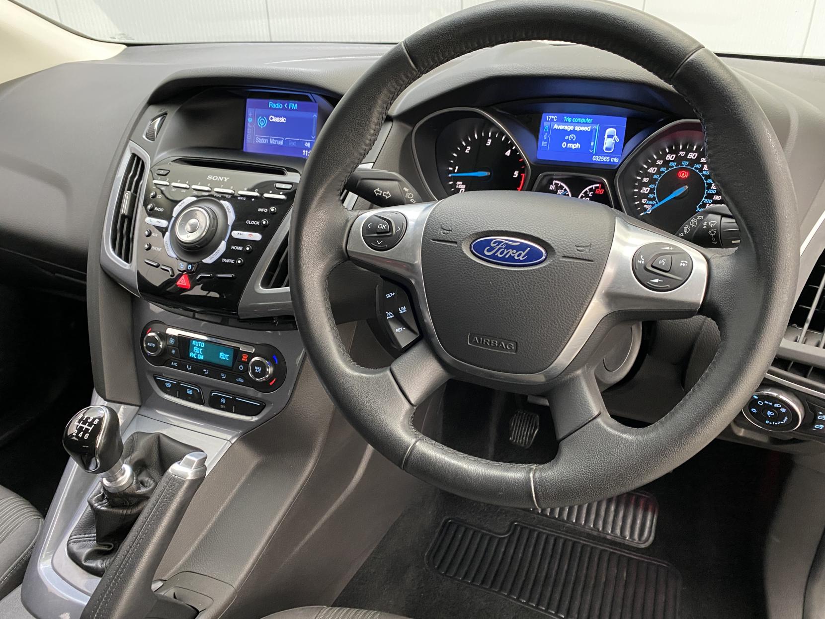 Ford Focus 1.6 TDCi Titanium Navigator Hatchback 5dr Diesel Manual Euro 5 (s/s) (115 ps)