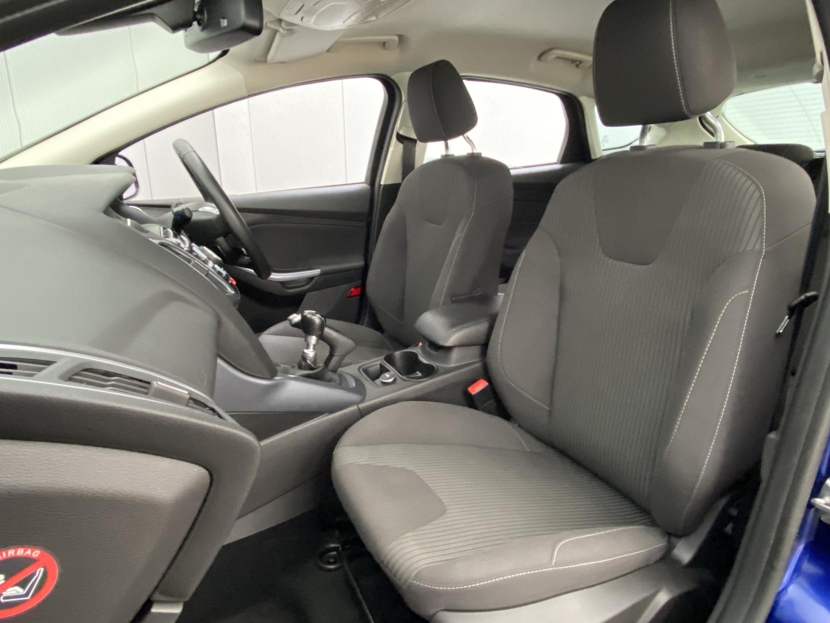 Ford Focus 1.6 TDCi Titanium Navigator Hatchback 5dr Diesel Manual Euro 5 (s/s) (115 ps)