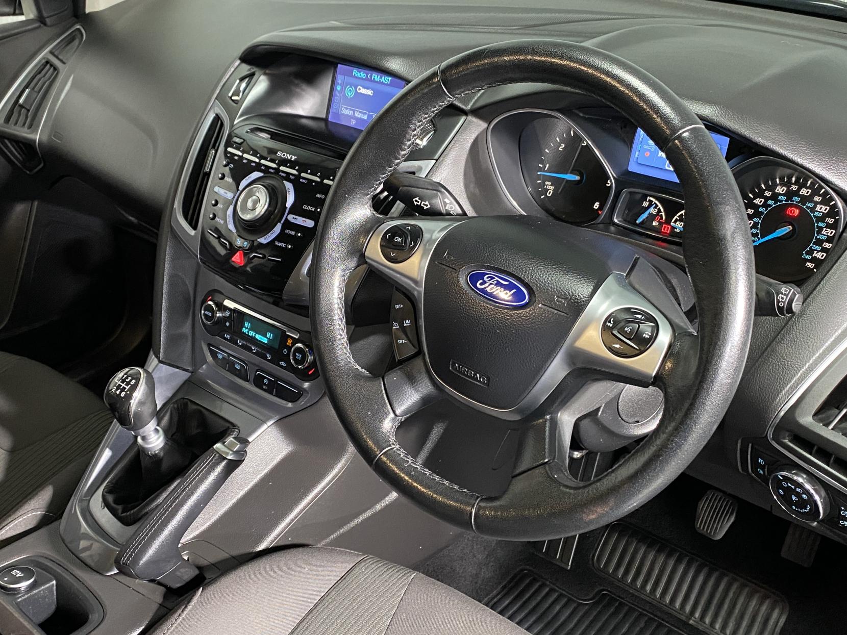 Ford Focus 1.6 TDCi Titanium Navigator Hatchback 5dr Diesel Manual Euro 5 (s/s) (115 ps)