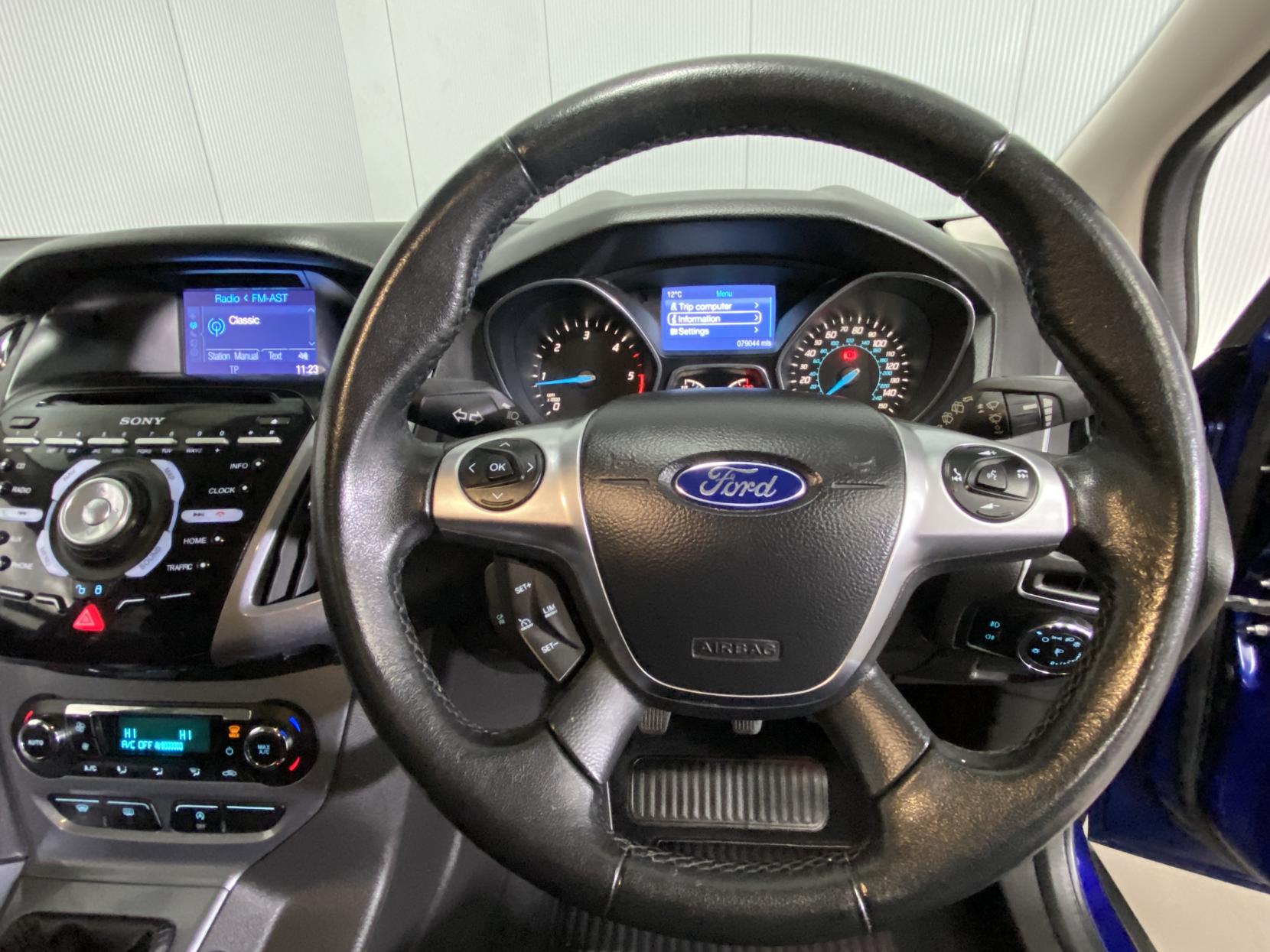 Ford Focus 1.6 TDCi Titanium Navigator Hatchback 5dr Diesel Manual Euro 5 (s/s) (115 ps)
