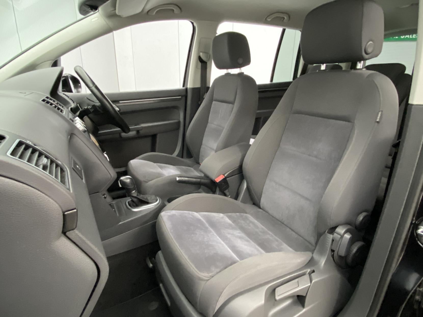 Volkswagen Touran 1.4 TSI SE MPV 5dr Petrol DSG Euro 5 (140 ps)