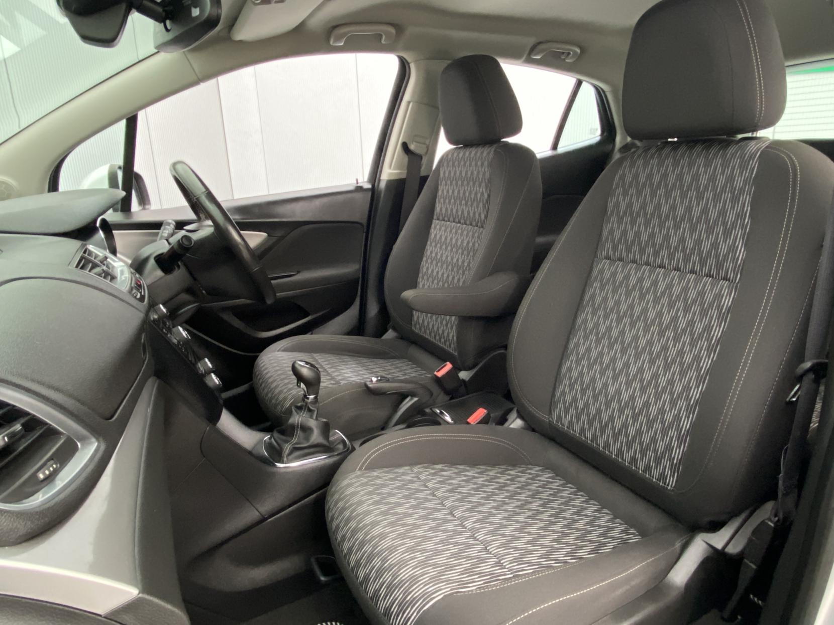 Vauxhall Mokka 1.6 CDTi Exclusiv SUV 5dr Diesel Manual 2WD Euro 6 (s/s) (136 ps)