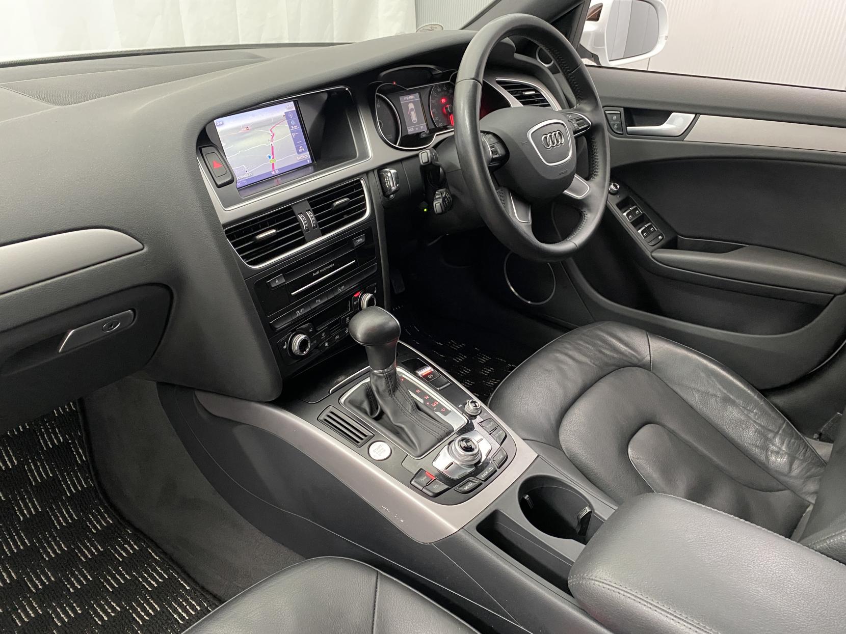 Audi A4 Avant 2.0 TFSI S line Estate 5dr Petrol Multitronic Euro 5 (s/s) (211 ps)