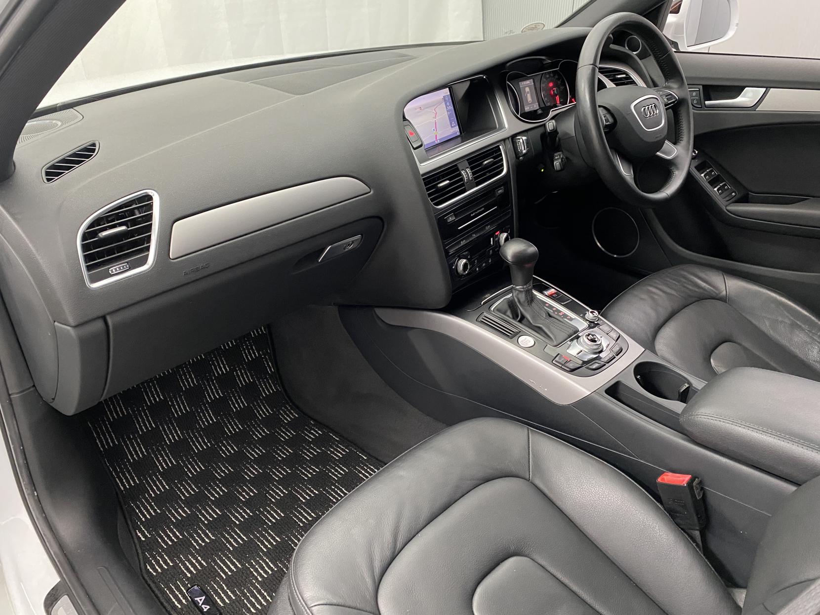 Audi A4 Avant 2.0 TFSI S line Estate 5dr Petrol Multitronic Euro 5 (s/s) (211 ps)
