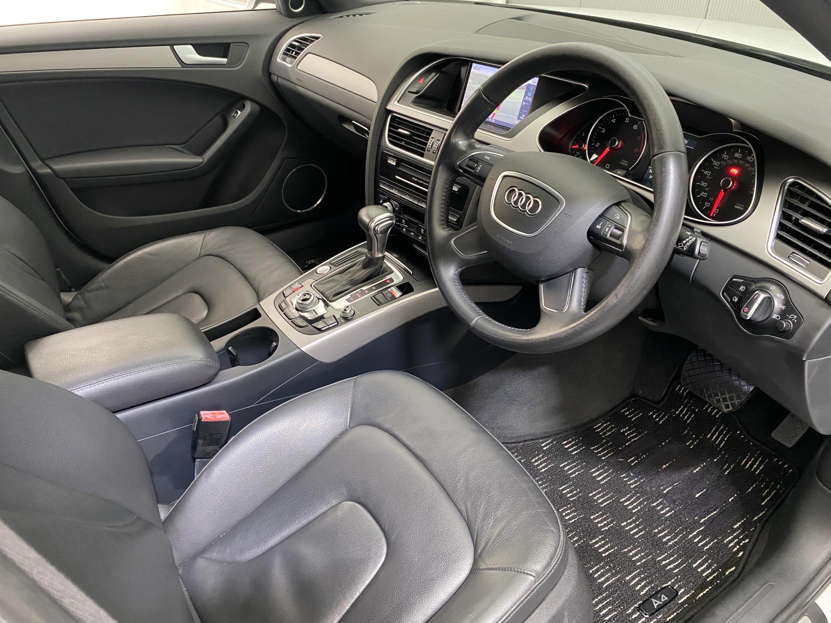 Audi A4 Avant 2.0 TFSI S line Estate 5dr Petrol Multitronic Euro 5 (s/s) (211 ps)
