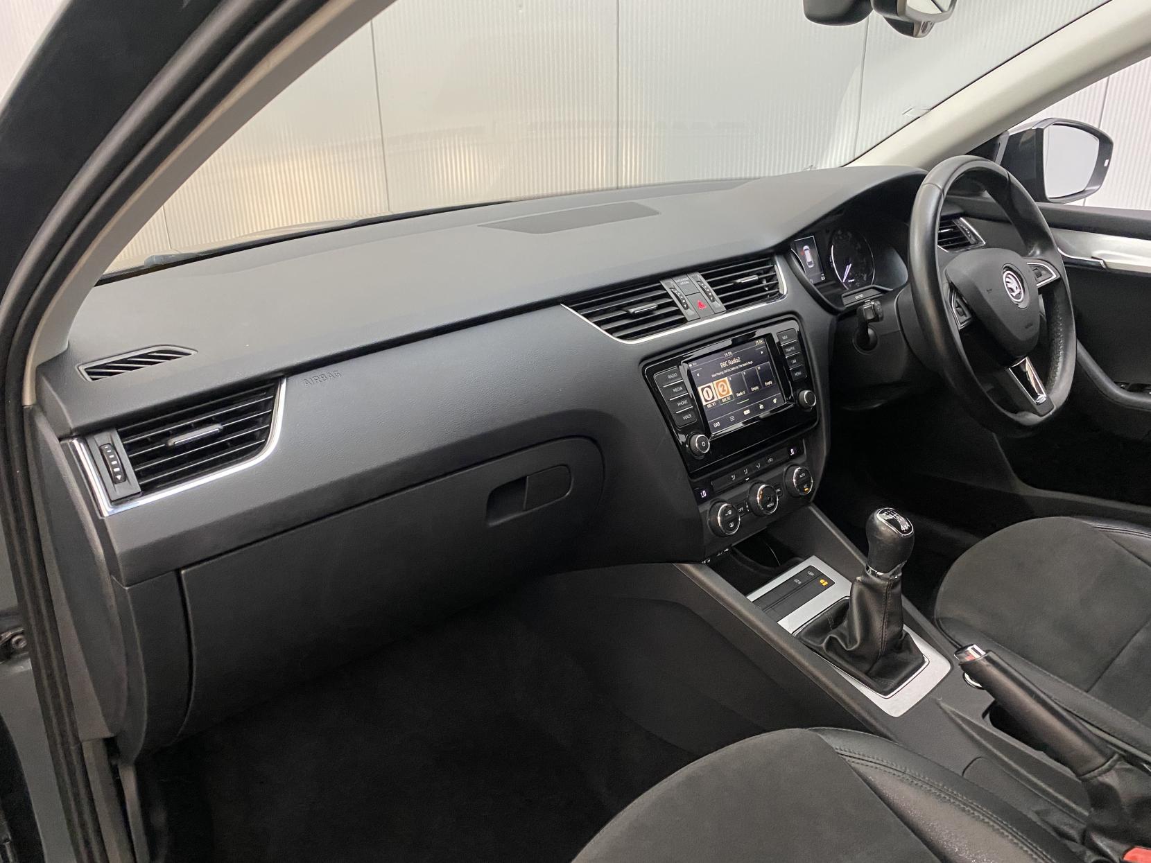 Skoda Octavia 1.6 TDI SE L Estate 5dr Diesel Manual 4WD Euro 6 (s/s) (110 ps)