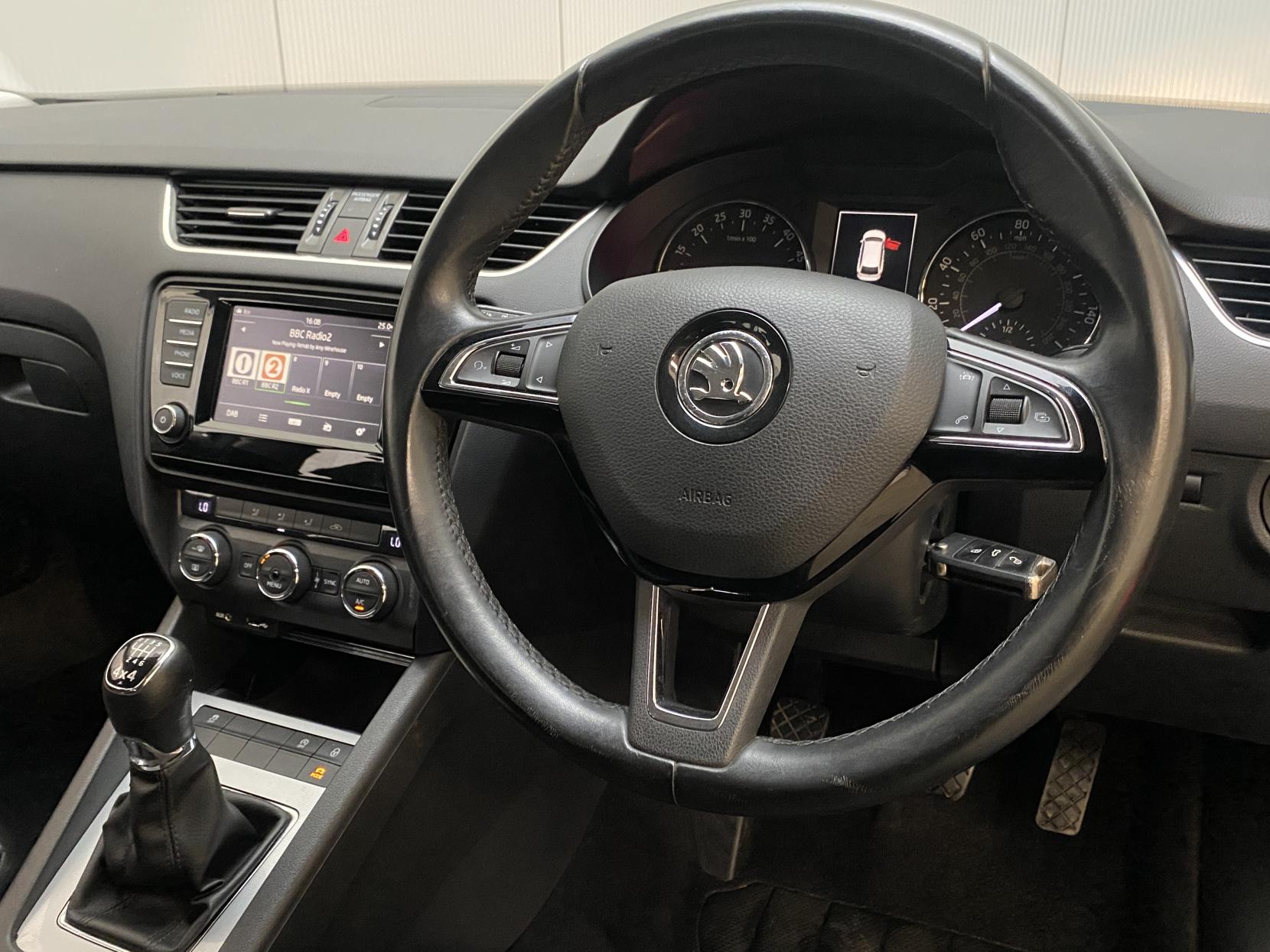 Skoda Octavia 1.6 TDI SE L Estate 5dr Diesel Manual 4WD Euro 6 (s/s) (110 ps)
