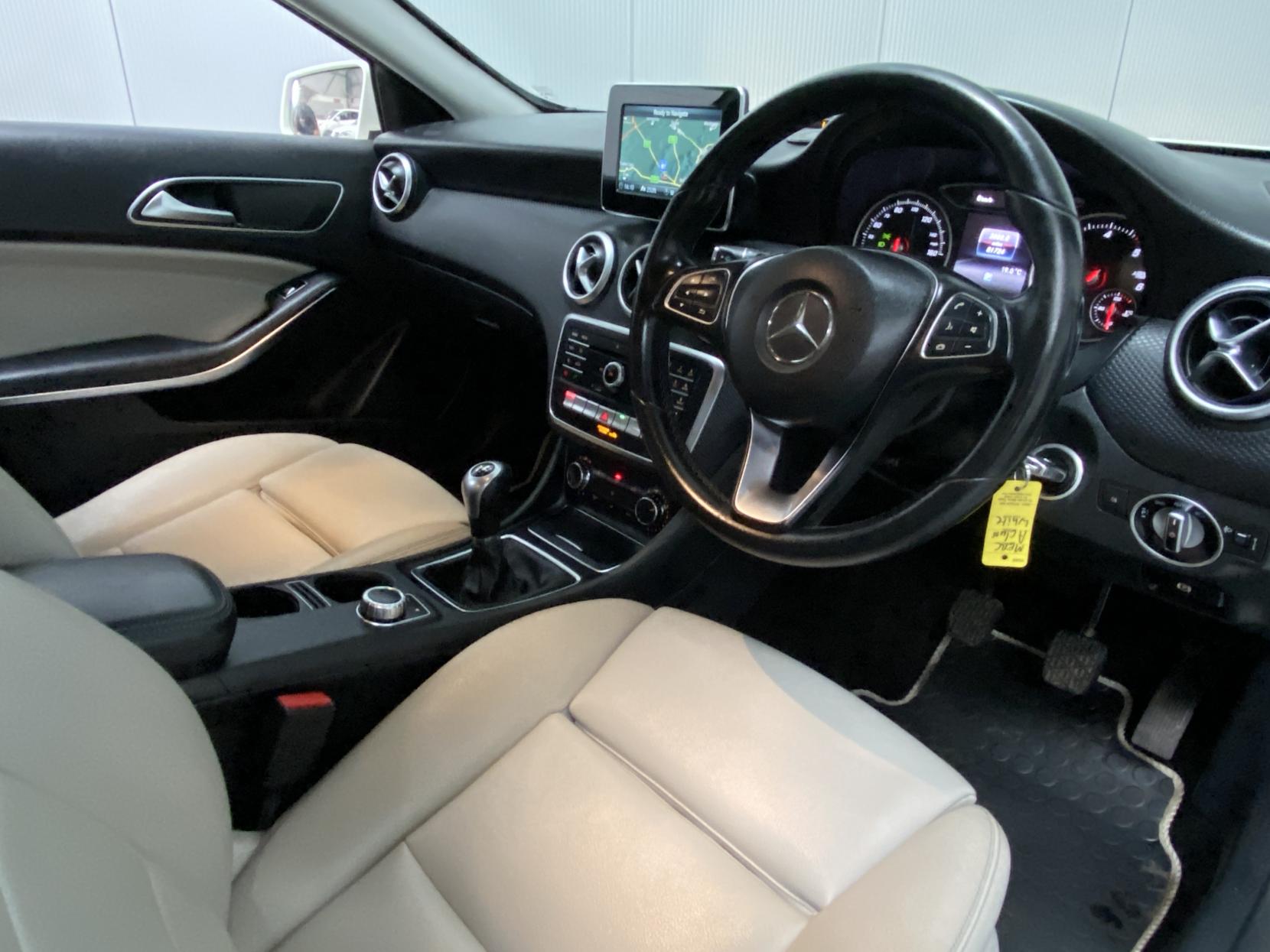 Mercedes-Benz A Class 2.1 A200d SE (Executive) Hatchback 5dr Diesel Manual Euro 6 (s/s) (136 ps)