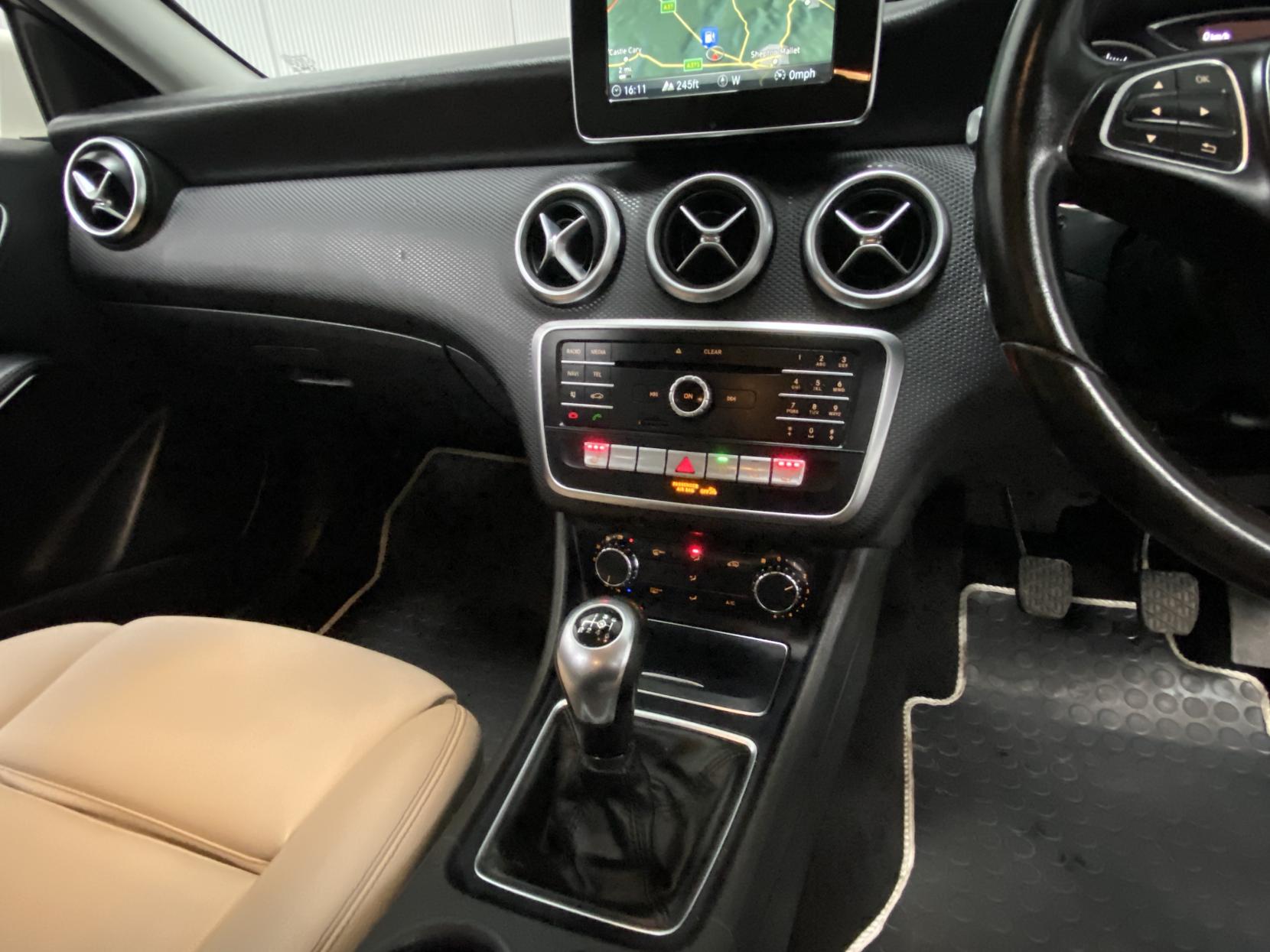 Mercedes-Benz A Class 2.1 A200d SE (Executive) Hatchback 5dr Diesel Manual Euro 6 (s/s) (136 ps)