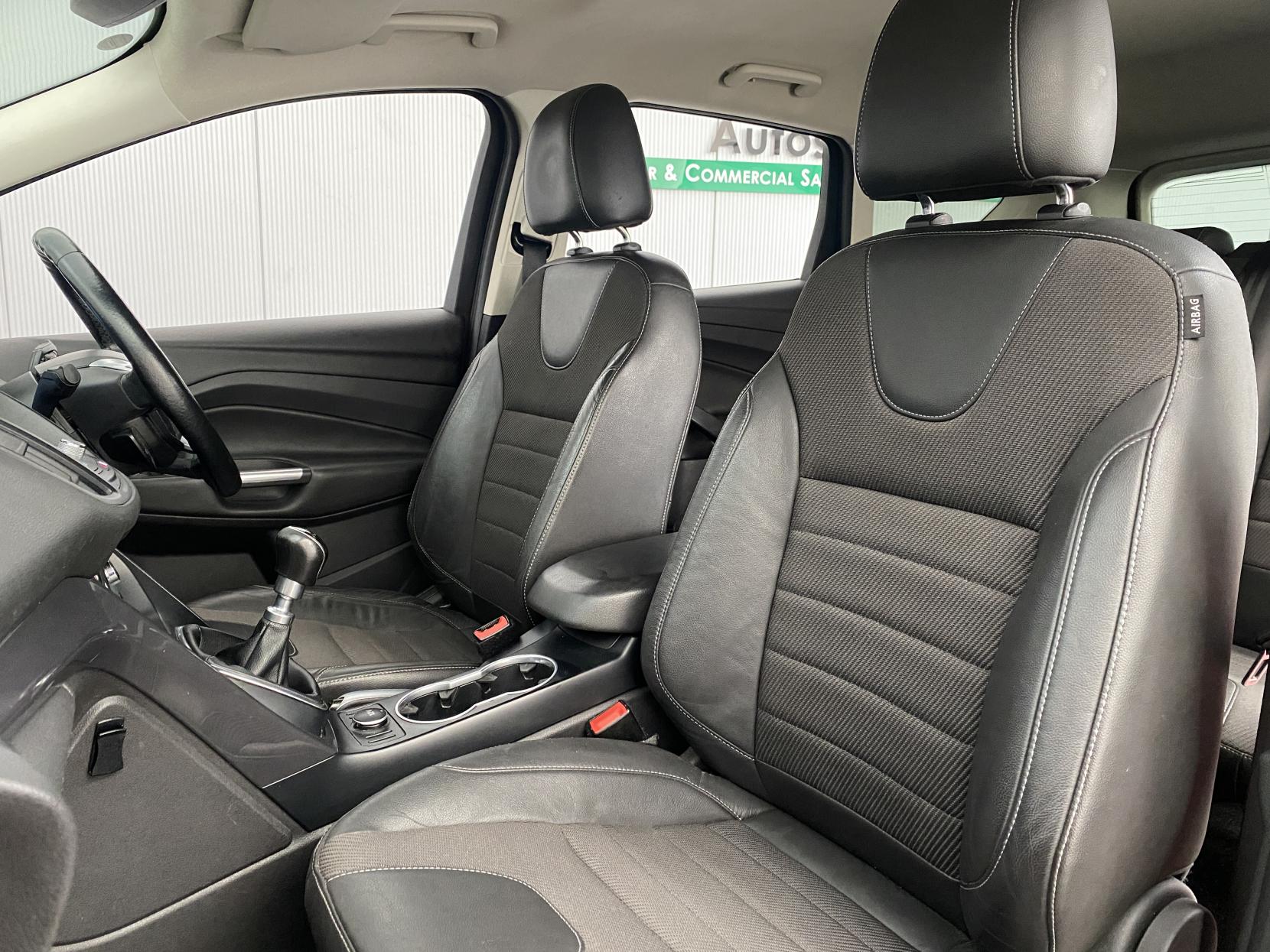 Ford Kuga 2.0 TDCi Titanium SUV 5dr Diesel Manual 2WD Euro 6 (s/s) (150 ps)