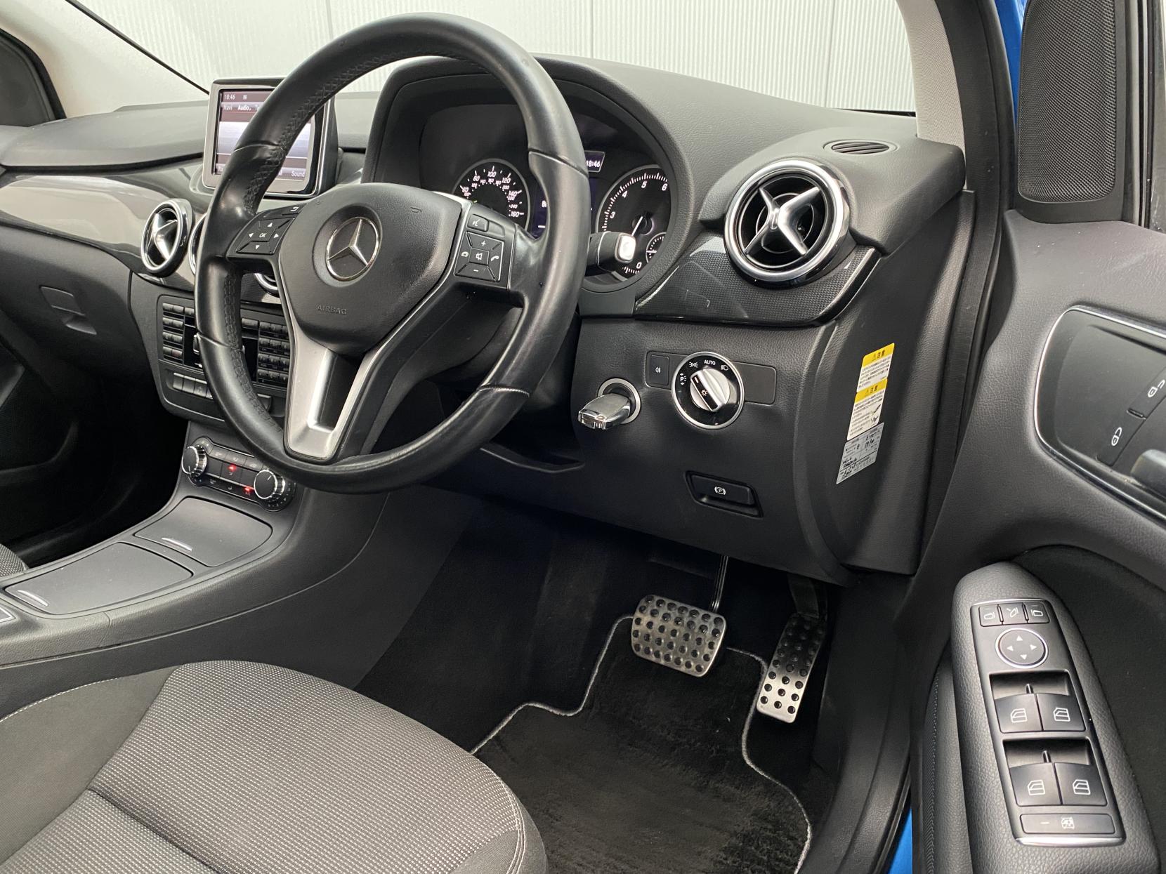 Mercedes-Benz B Class 1.6 B180 BlueEfficiency Sport MPV 5dr Petrol 7G-DCT Euro 5 (s/s) (122 ps)