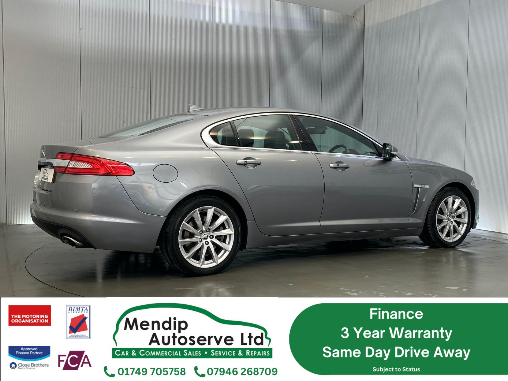 Jaguar XF 2.2d Premium Luxury Saloon 4dr Diesel Auto Euro 5 (s/s) (200 ps)