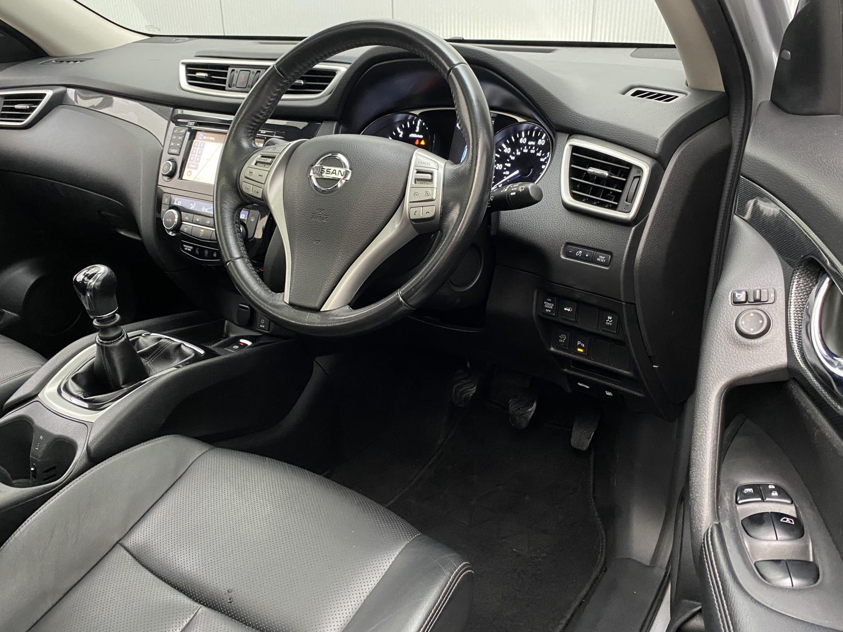 Nissan X-Trail 1.6 dCi Tekna SUV 5dr Diesel Manual 4WD Euro 5 (s/s) (130 ps)