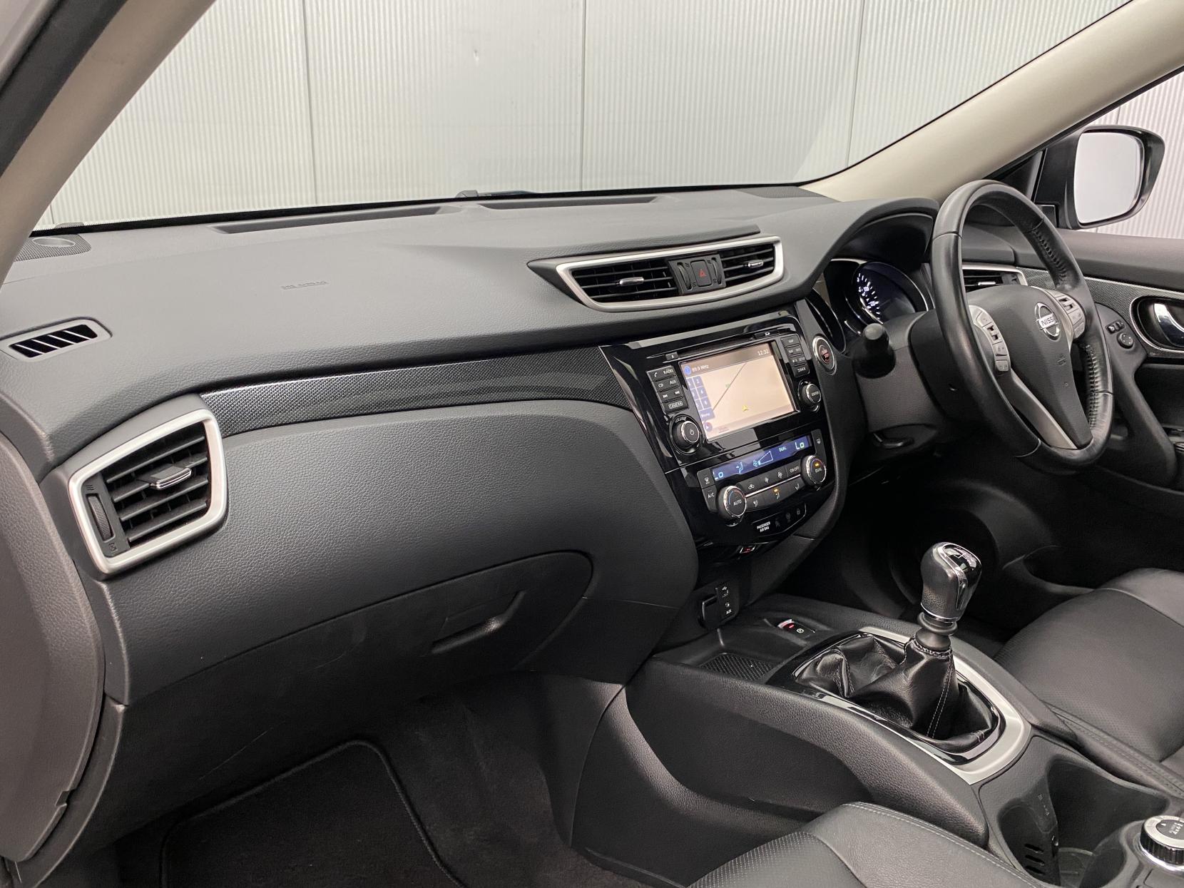 Nissan X-Trail 1.6 dCi Tekna SUV 5dr Diesel Manual 4WD Euro 5 (s/s) (130 ps)