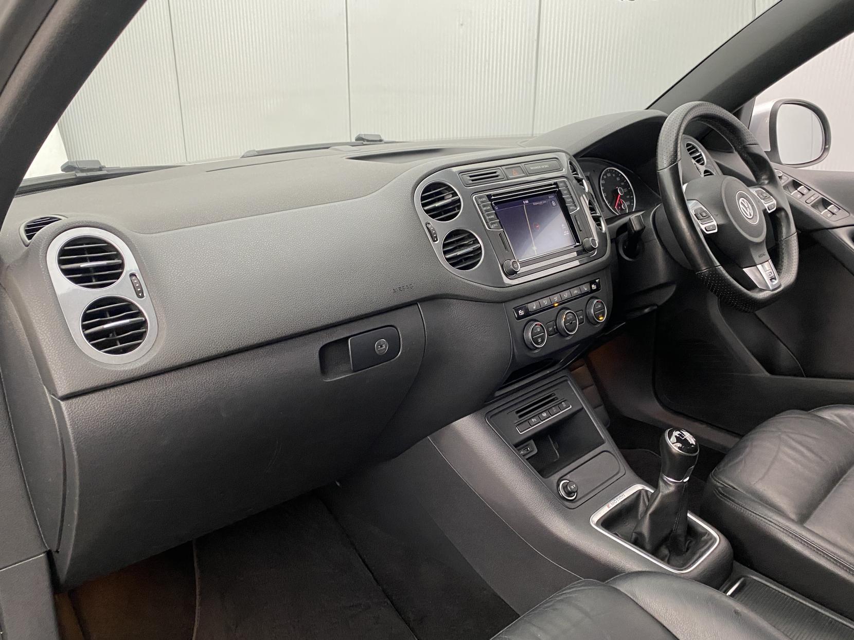 Volkswagen Tiguan 2.0 TDI BlueMotion Tech R-Line Edition SUV 5dr Diesel Manual 4WD Euro 6 (s/s) (150 ps)
