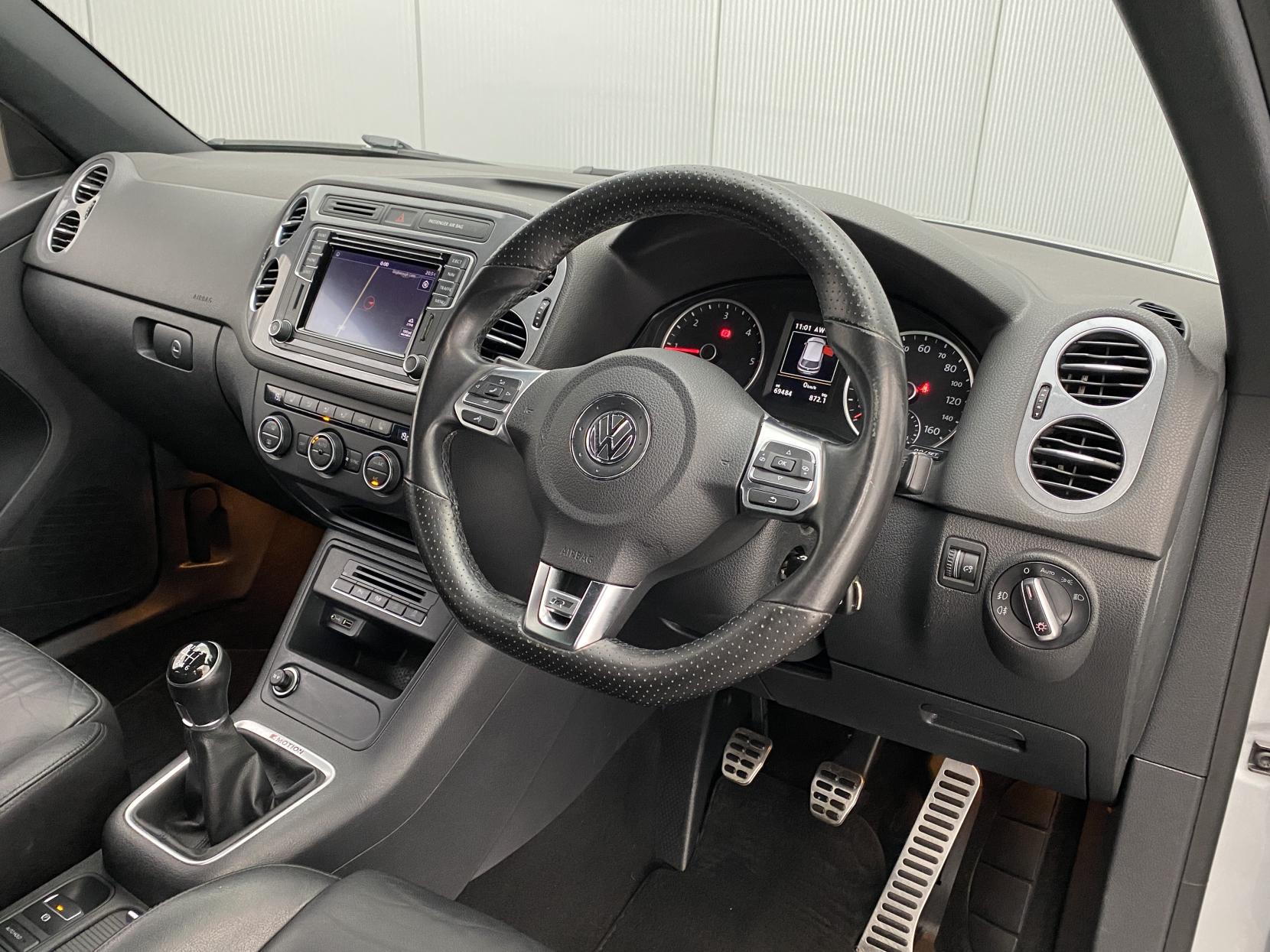 Volkswagen Tiguan 2.0 TDI BlueMotion Tech R-Line Edition SUV 5dr Diesel Manual 4WD Euro 6 (s/s) (150 ps)
