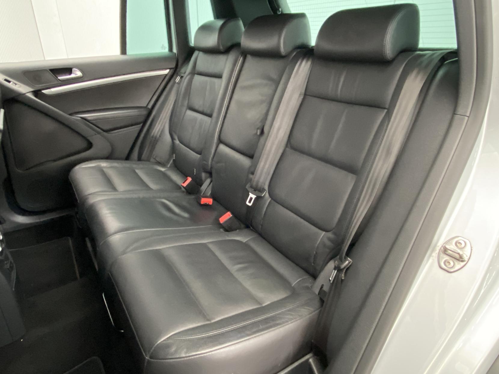 Volkswagen Tiguan 2.0 TDI BlueMotion Tech R-Line Edition SUV 5dr Diesel Manual 4WD Euro 6 (s/s) (150 ps)