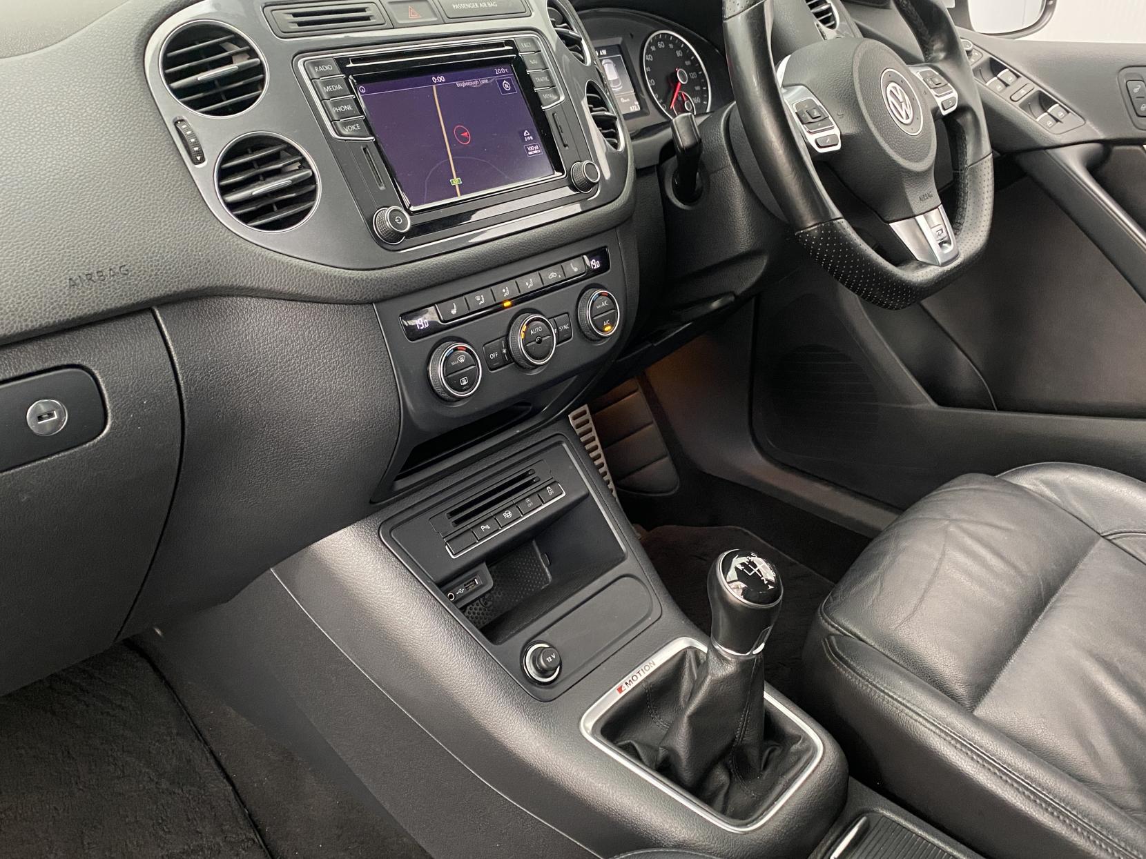 Volkswagen Tiguan 2.0 TDI BlueMotion Tech R-Line Edition SUV 5dr Diesel Manual 4WD Euro 6 (s/s) (150 ps)
