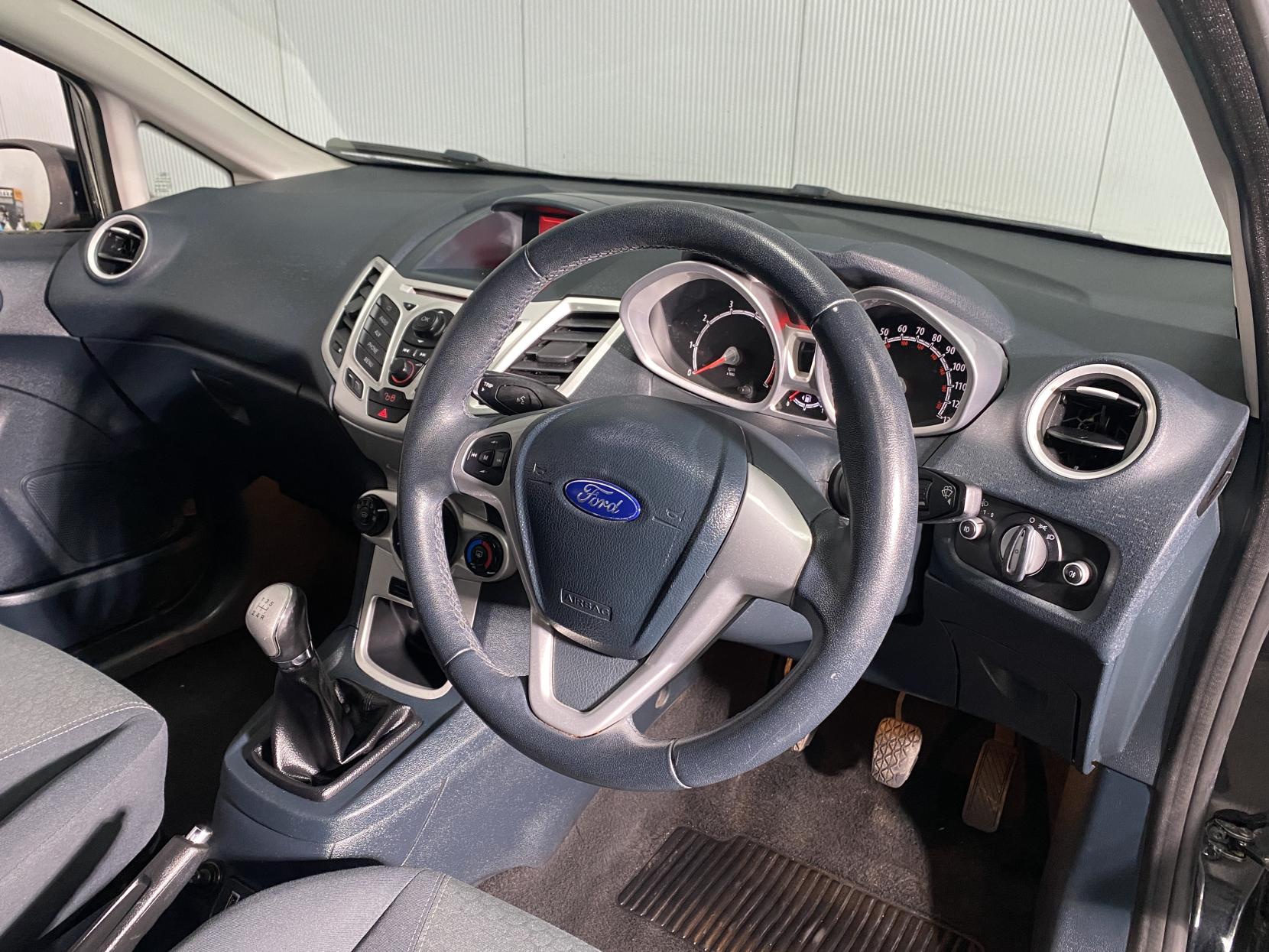 Ford Fiesta 1.4 Zetec Hatchback 5dr Petrol Manual (130 g/km, 94 bhp)