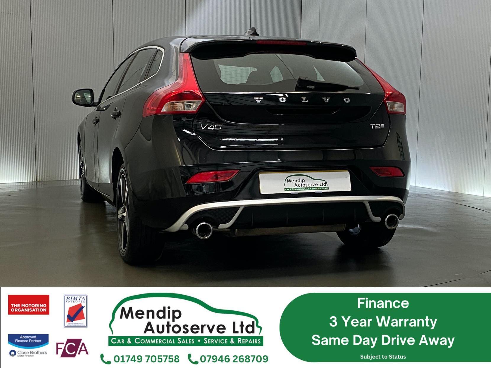 Volvo V40 2.0 T2 R-Design Hatchback 5dr Petrol Manual Euro 6 (s/s) (122 ps)
