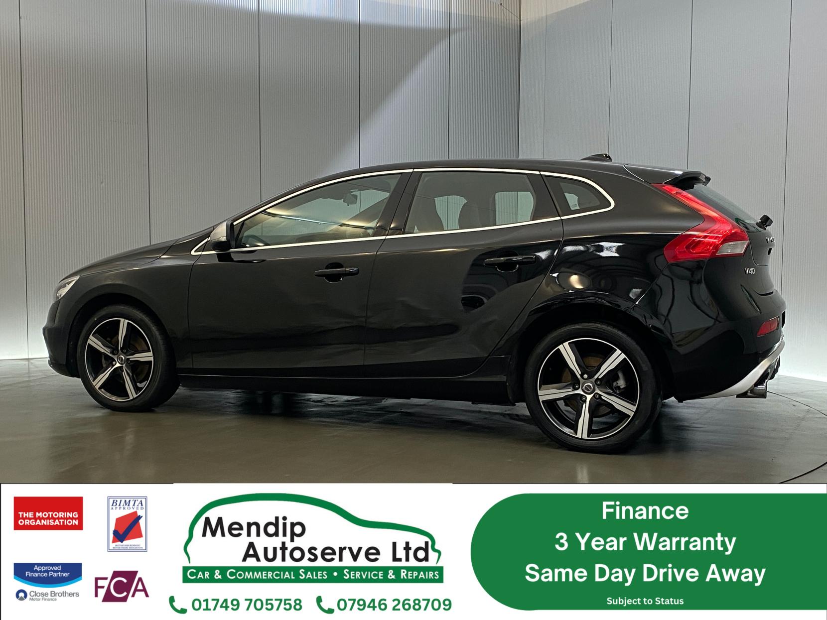 Volvo V40 2.0 T2 R-Design Hatchback 5dr Petrol Manual Euro 6 (s/s) (122 ps)