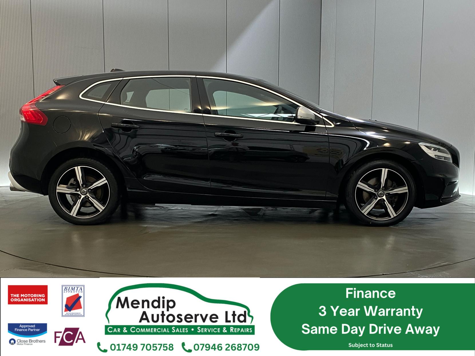 Volvo V40 2.0 T2 R-Design Hatchback 5dr Petrol Manual Euro 6 (s/s) (122 ps)
