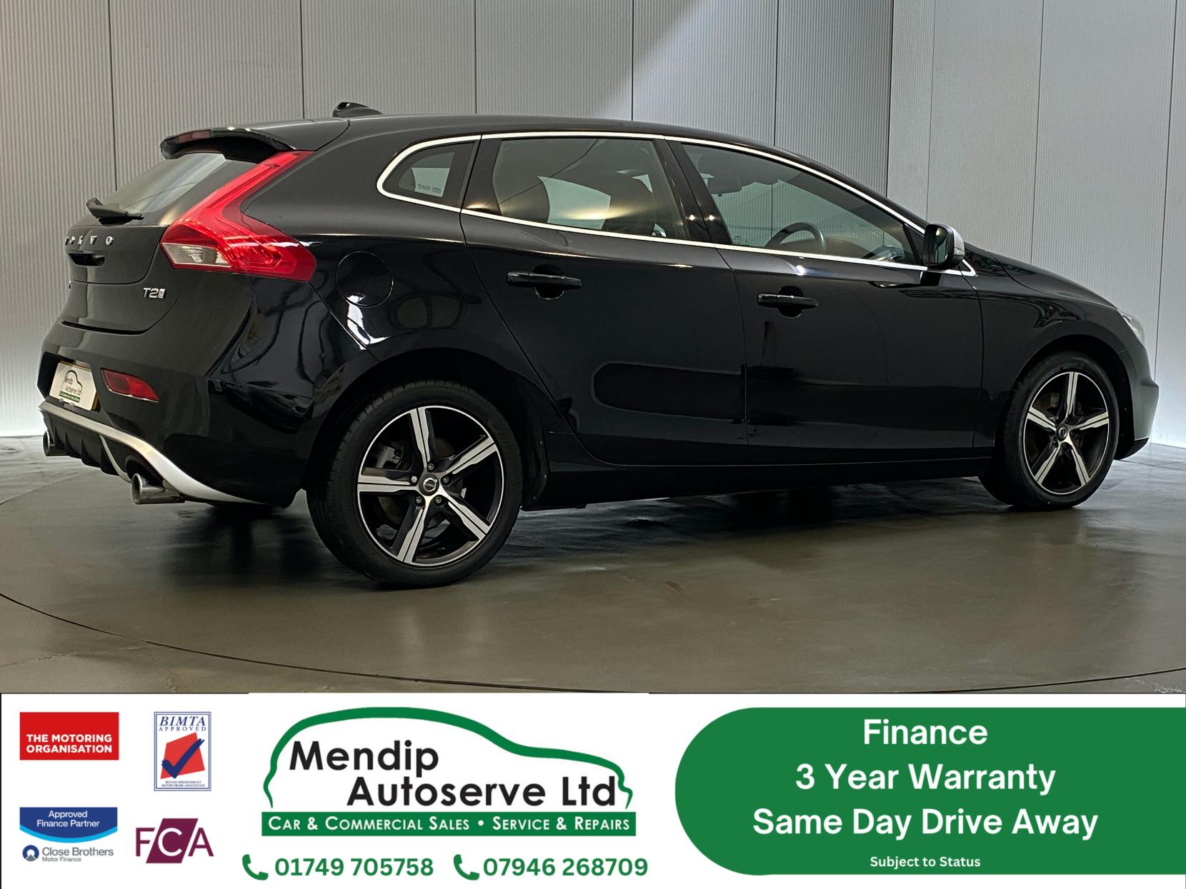 Volvo V40 2.0 T2 R-Design Hatchback 5dr Petrol Manual Euro 6 (s/s) (122 ps)