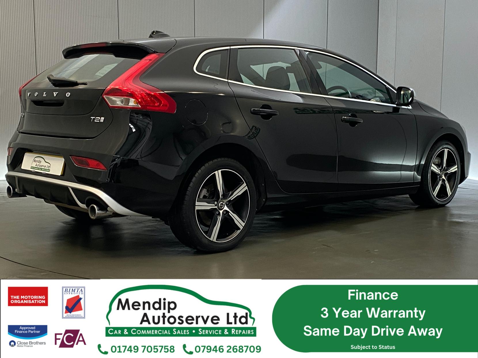 Volvo V40 2.0 T2 R-Design Hatchback 5dr Petrol Manual Euro 6 (s/s) (122 ps)