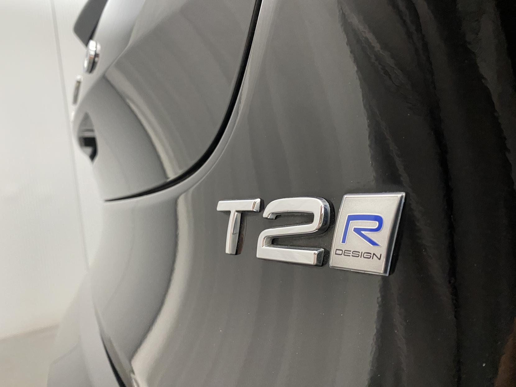Volvo V40 2.0 T2 R-Design Hatchback 5dr Petrol Manual Euro 6 (s/s) (122 ps)