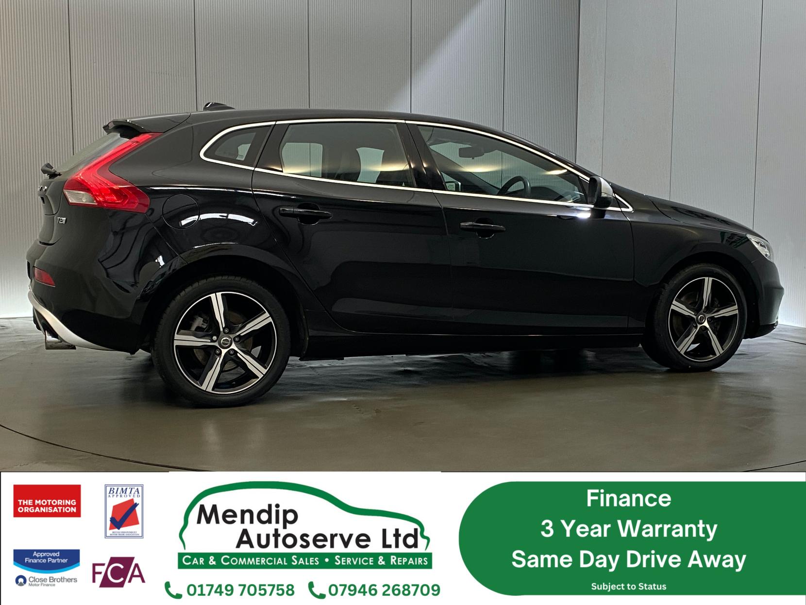 Volvo V40 2.0 T2 R-Design Hatchback 5dr Petrol Manual Euro 6 (s/s) (122 ps)