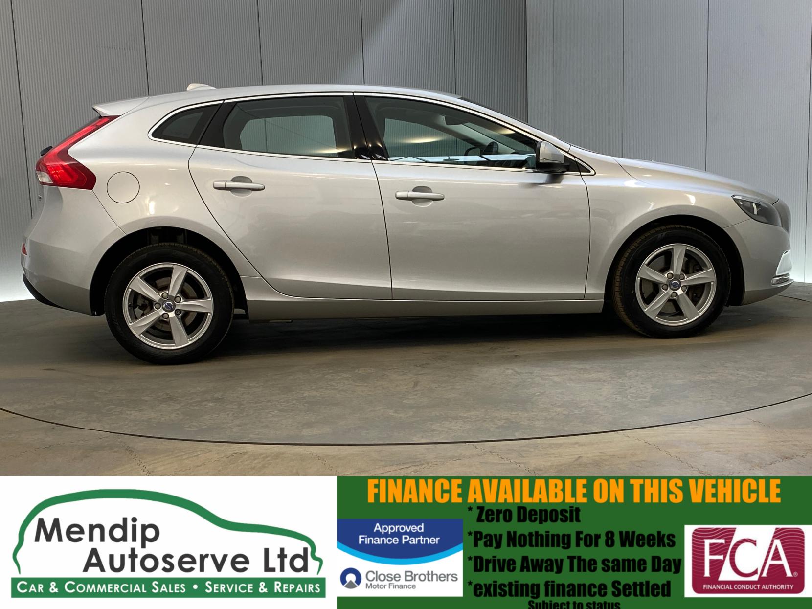 Volvo V40 2.0 D2 SE Nav Hatchback 5dr Diesel Auto Euro 6 (s/s) (120 ps)