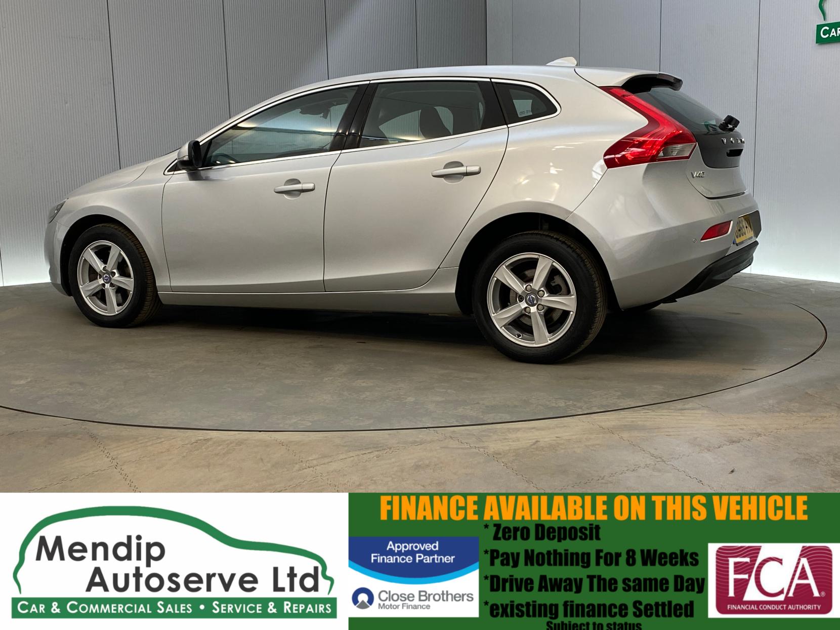 Volvo V40 2.0 D2 SE Nav Hatchback 5dr Diesel Auto Euro 6 (s/s) (120 ps)