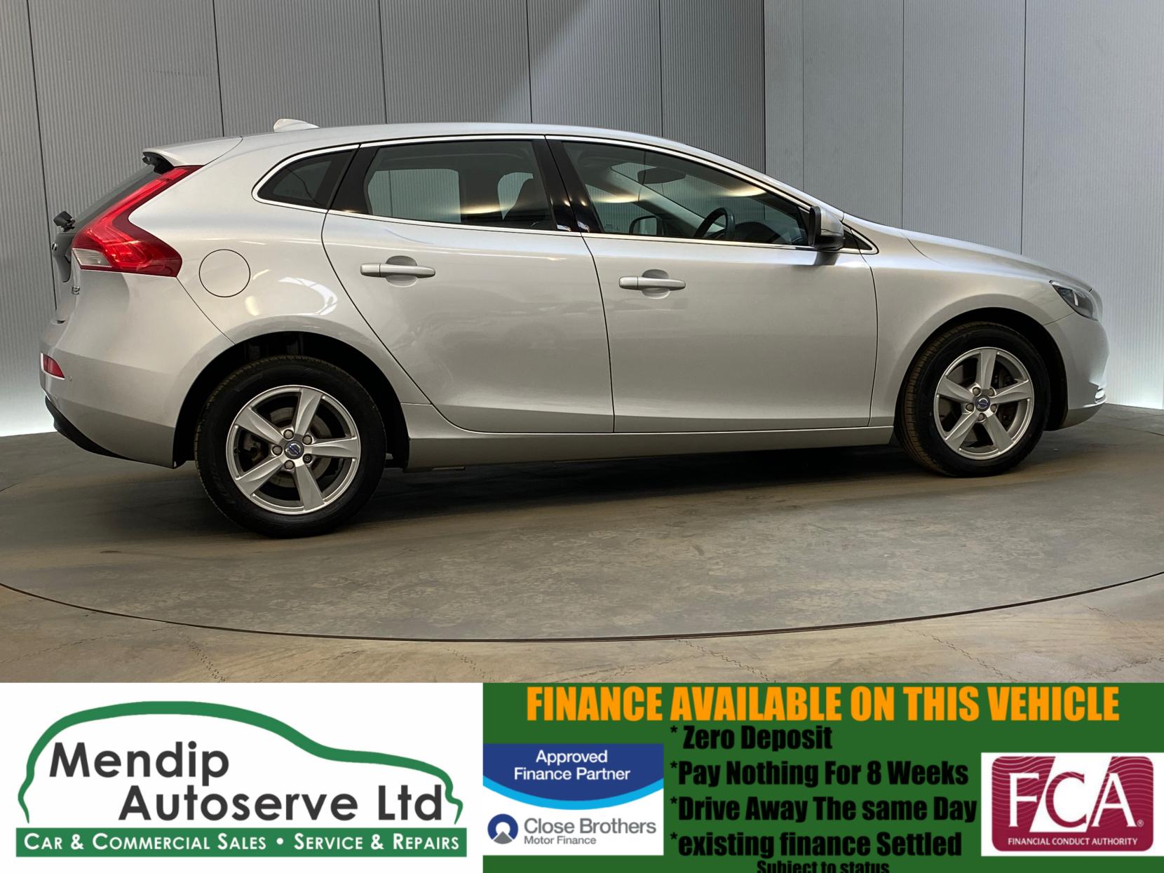 Volvo V40 2.0 D2 SE Nav Hatchback 5dr Diesel Auto Euro 6 (s/s) (120 ps)