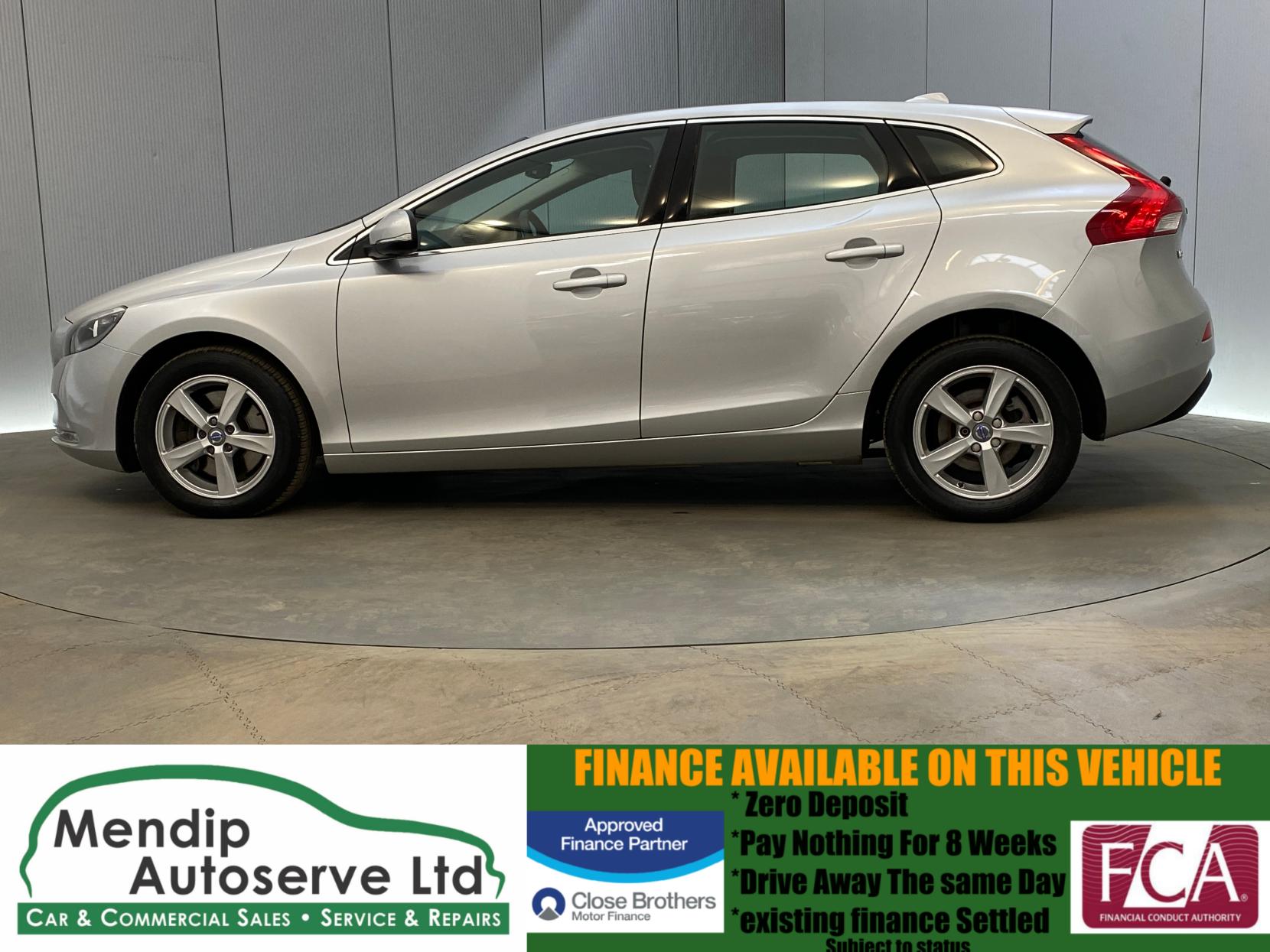 Volvo V40 2.0 D2 SE Nav Hatchback 5dr Diesel Auto Euro 6 (s/s) (120 ps)