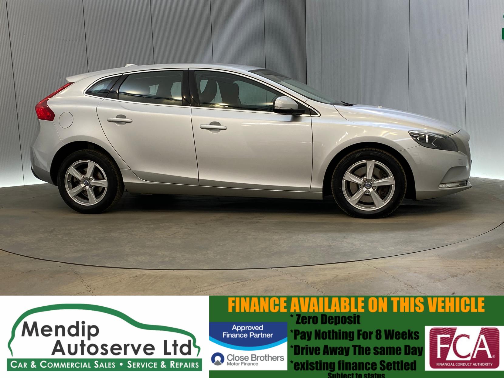 Volvo V40 2.0 D2 SE Nav Hatchback 5dr Diesel Auto Euro 6 (s/s) (120 ps)