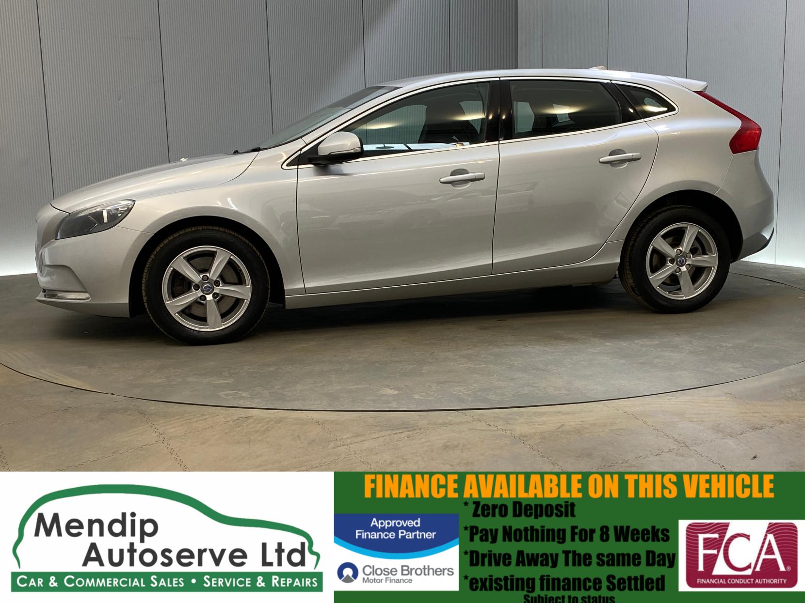 Volvo V40 2.0 D2 SE Nav Hatchback 5dr Diesel Auto Euro 6 (s/s) (120 ps)