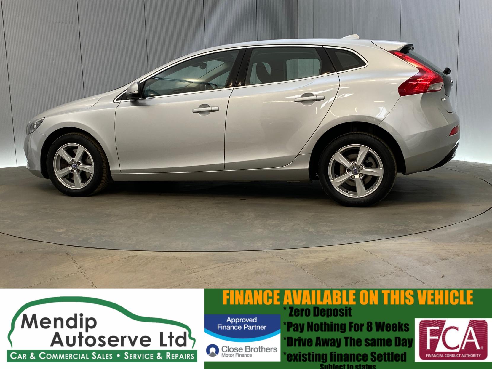 Volvo V40 2.0 D2 SE Nav Hatchback 5dr Diesel Auto Euro 6 (s/s) (120 ps)