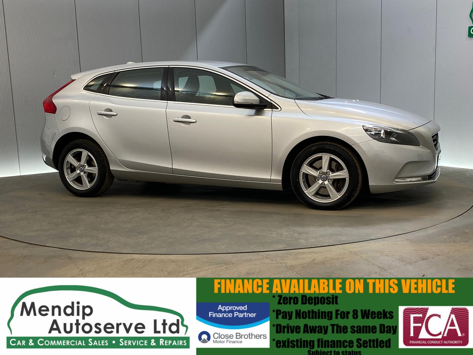 Volvo V40 2.0 D2 SE Nav Hatchback 5dr Diesel Auto Euro 6 (s/s) (120 ps)