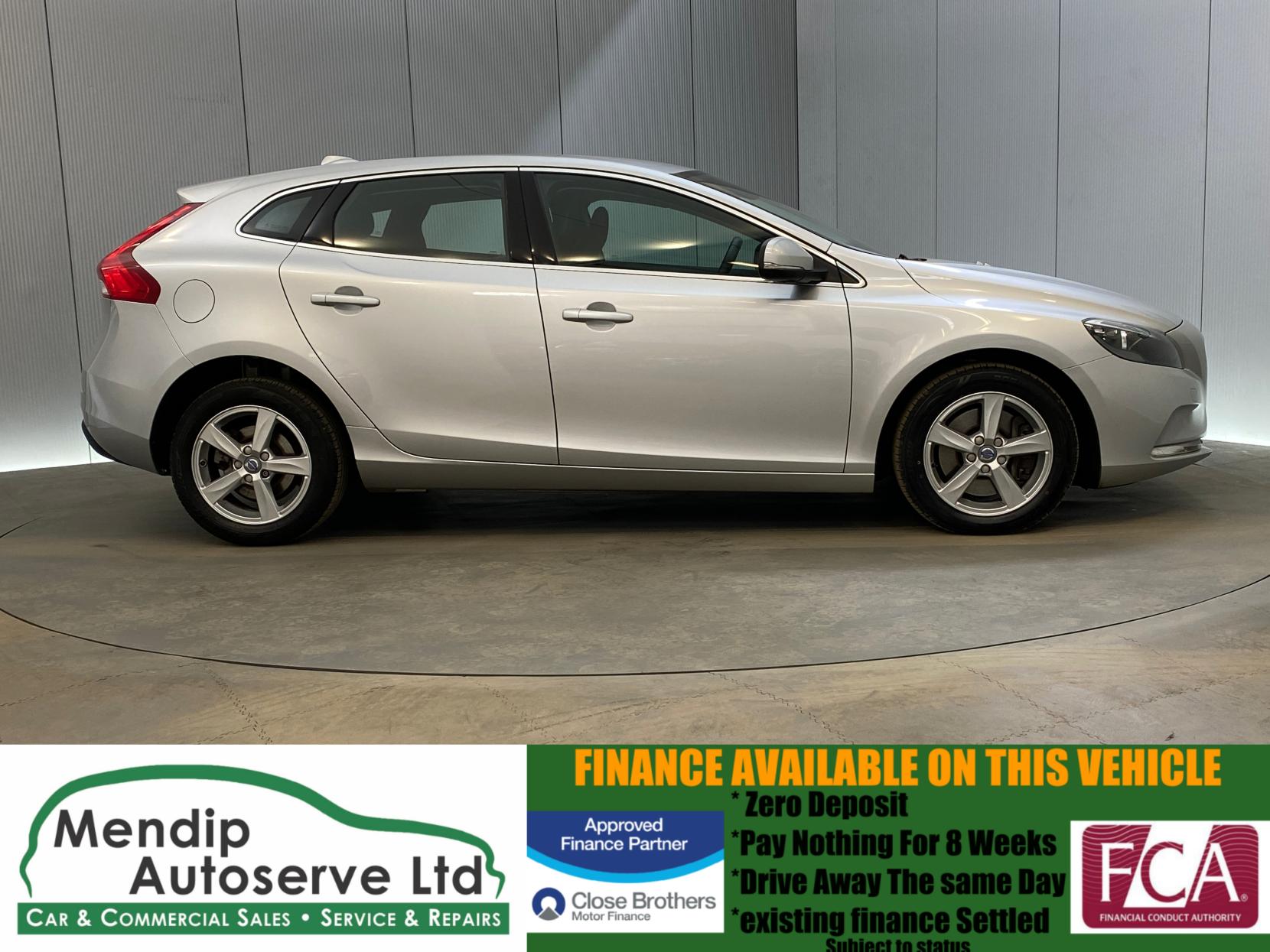 Volvo V40 2.0 D2 SE Nav Hatchback 5dr Diesel Auto Euro 6 (s/s) (120 ps)