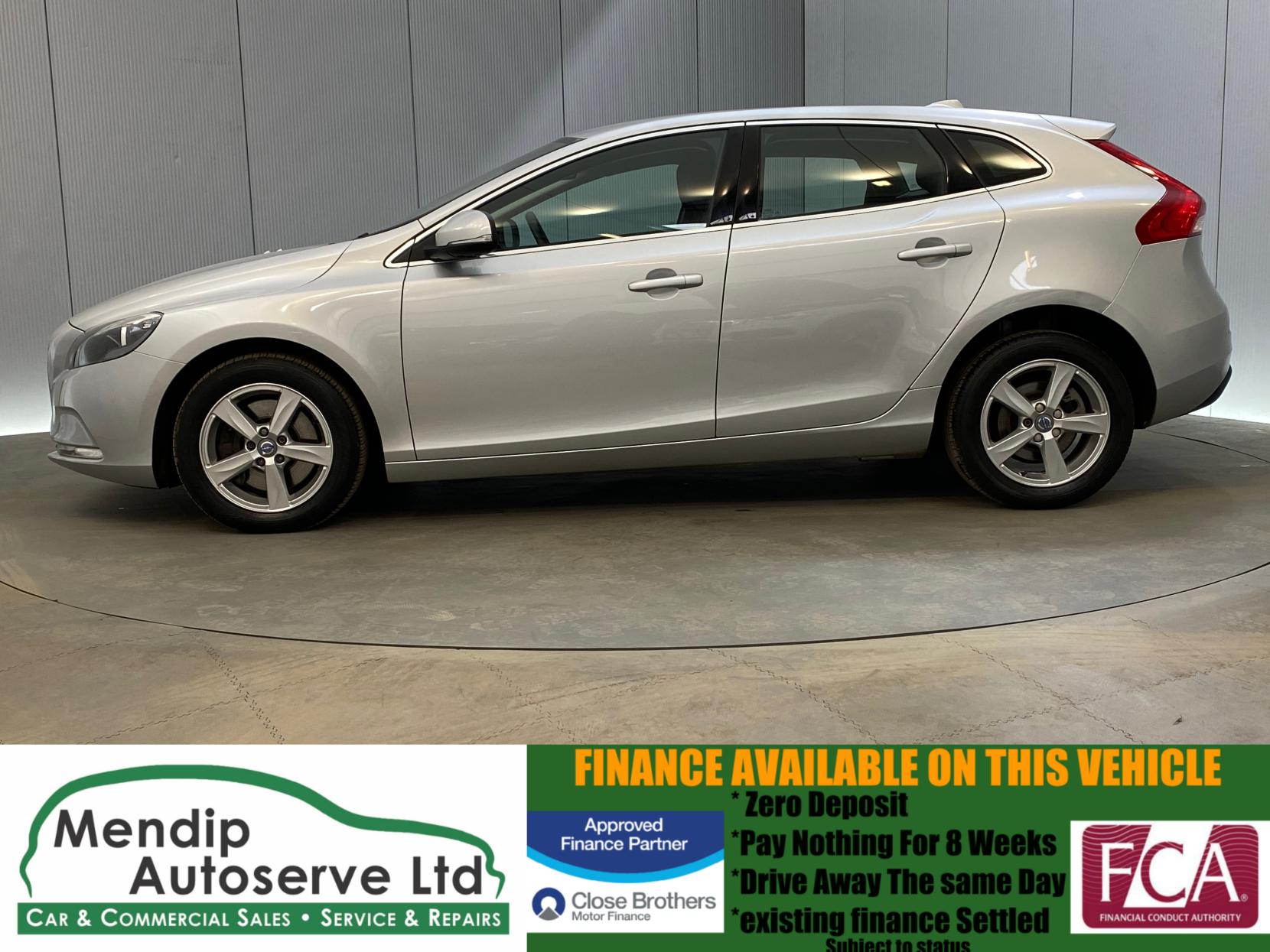 Volvo V40 2.0 D2 SE Nav Hatchback 5dr Diesel Auto Euro 6 (s/s) (120 ps)